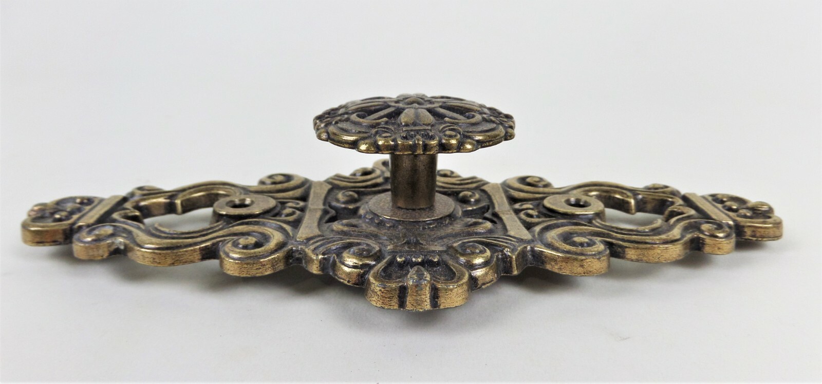 Vintage Hyer Ornate Brass Cabinet Door Knob Large Hollywood Regency Mid Century