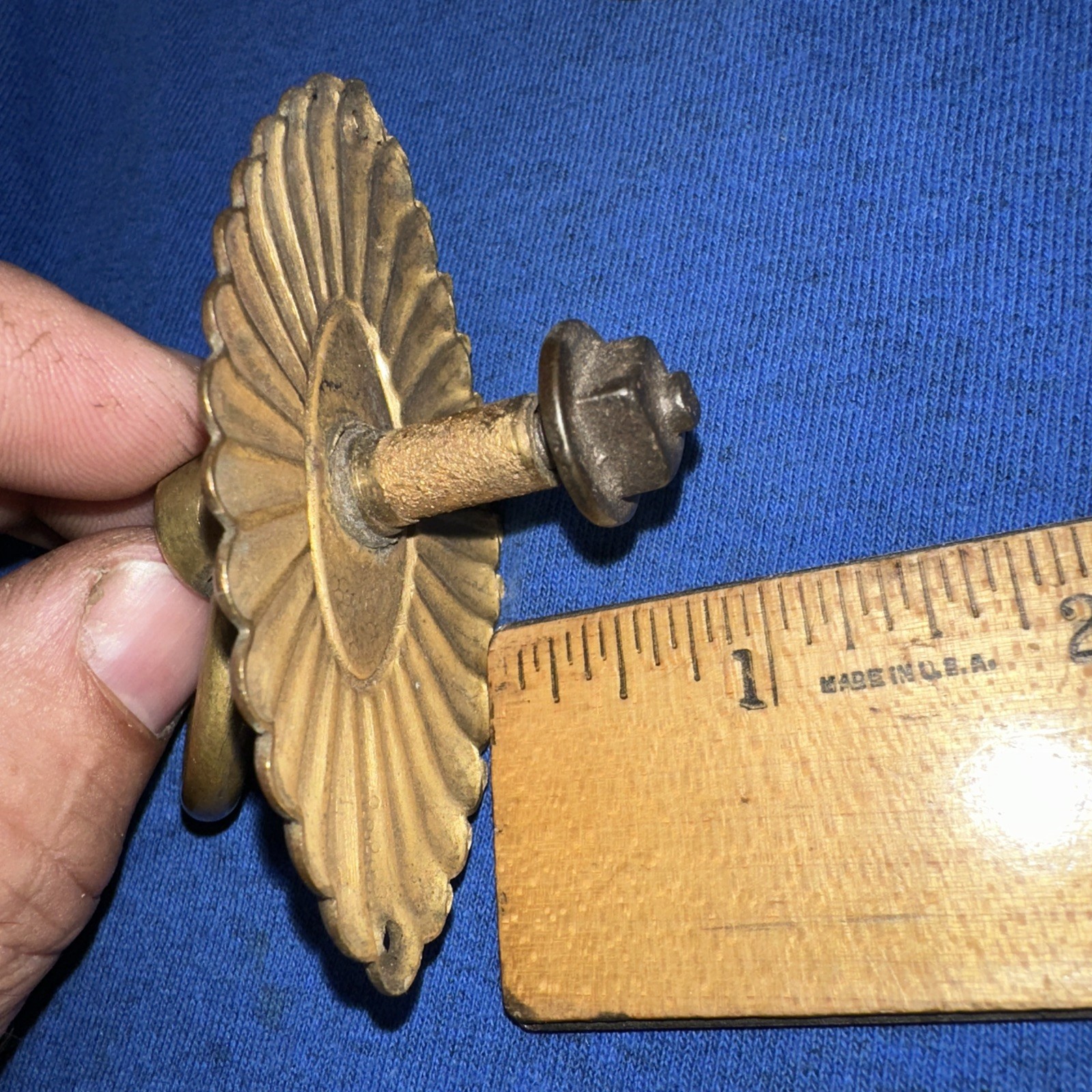 Vintage Brass Drawer Pulls, cabinet Handles lot of 4. Seashell Look Elegant