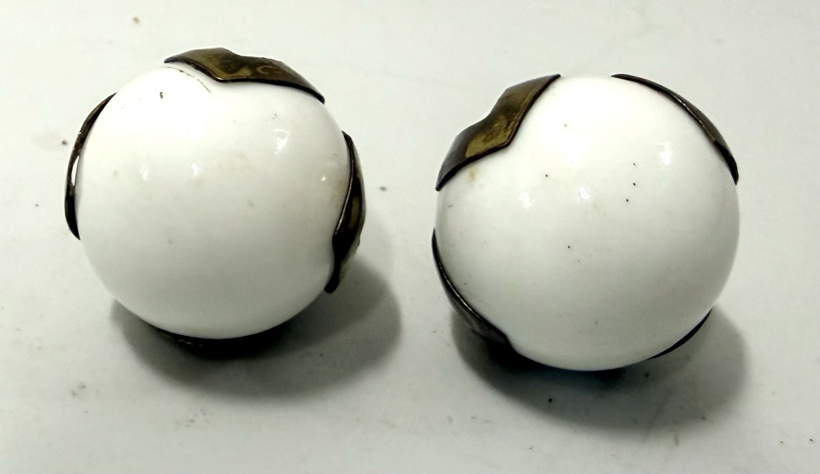 VTG Lot 2 Round Porcelain & Brass 1.25 In Drawer Cabinet Ball Pulls Knobs
