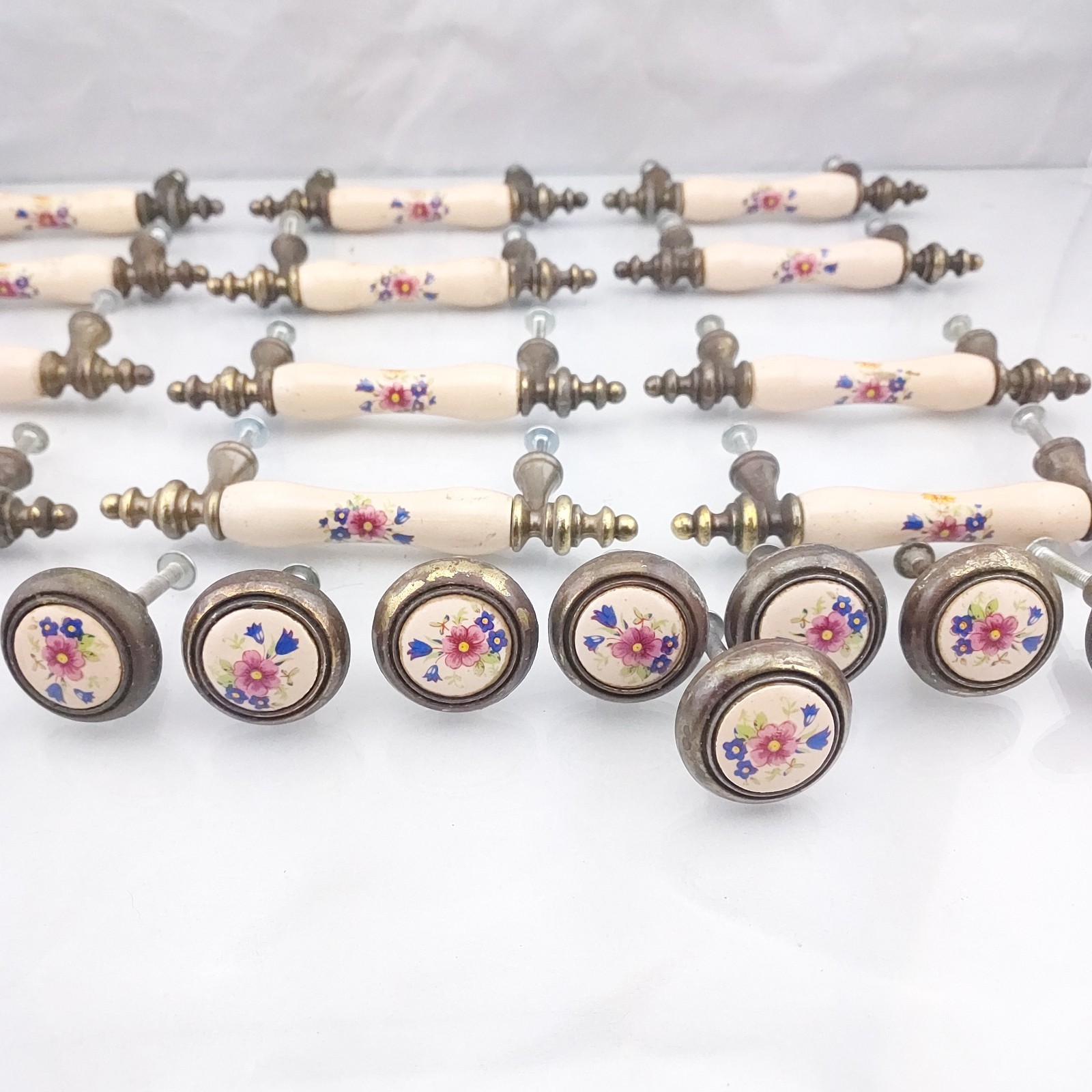 1960s Floral Beige Porcelain Brass End 3″ Drawer Pull Handle & Rounds Nat’l Lock