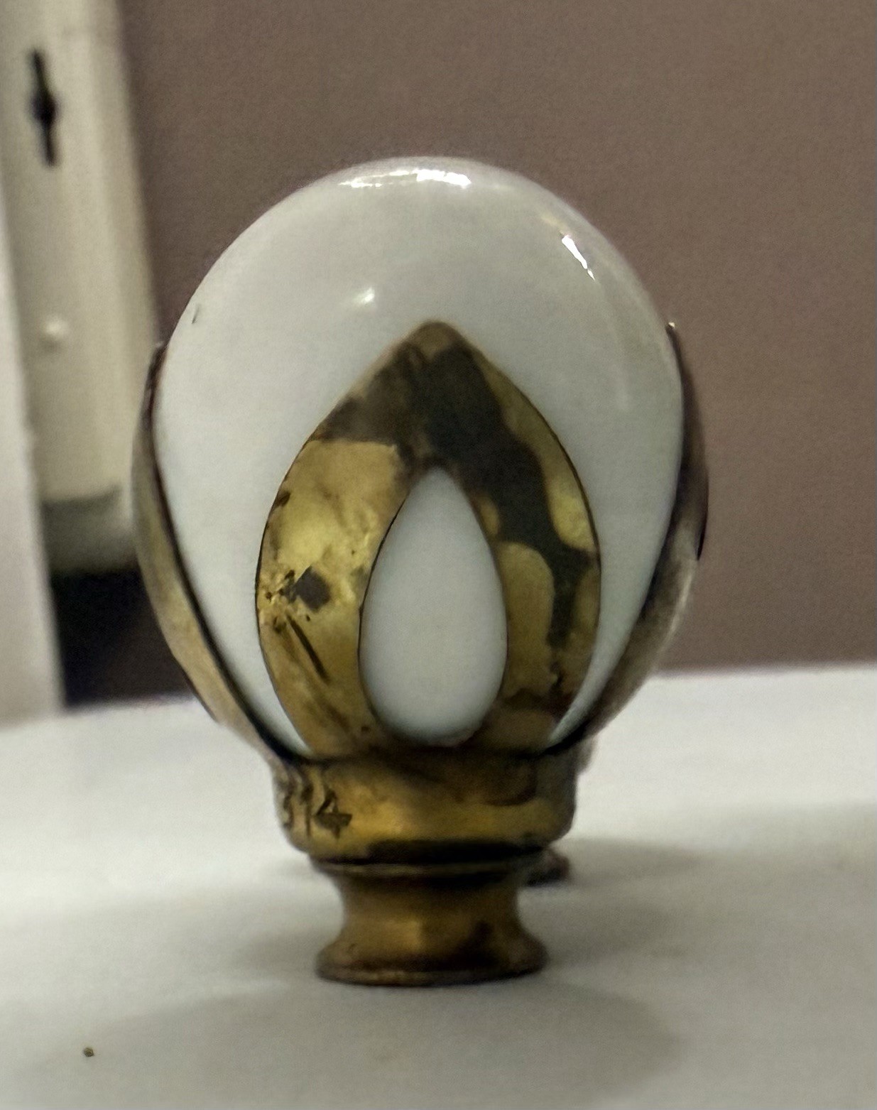 VTG Lot 2 Round Porcelain & Brass 1.25 In Drawer Cabinet Ball Pulls Knobs