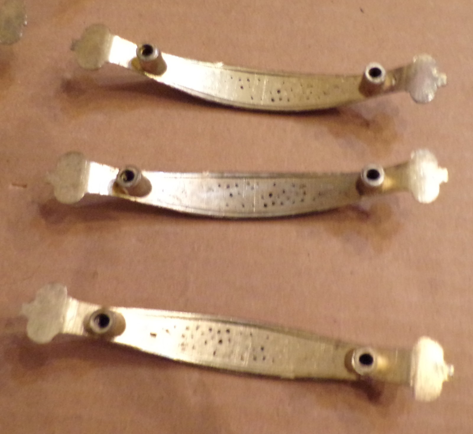 6 Vtg French Provincial Shabby Chic Drawer Pulls Gold/ Brass White