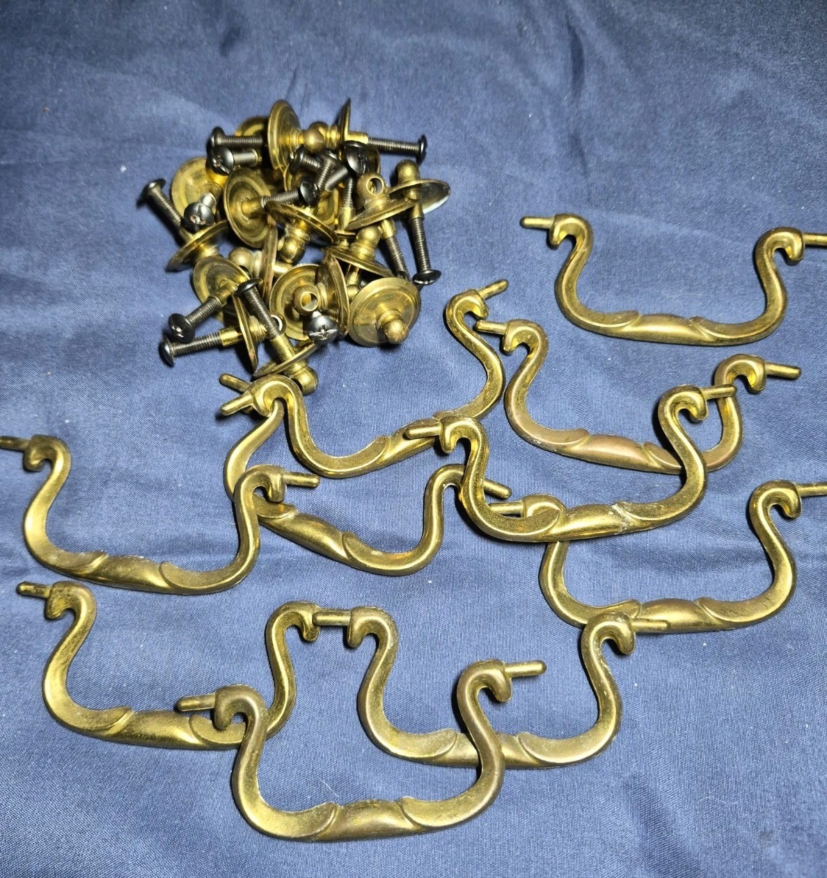 Vtg Bail Drop Pull Handle CB-1844 W/ Mounts And Screws Dark Aged Brass 3-7/8″