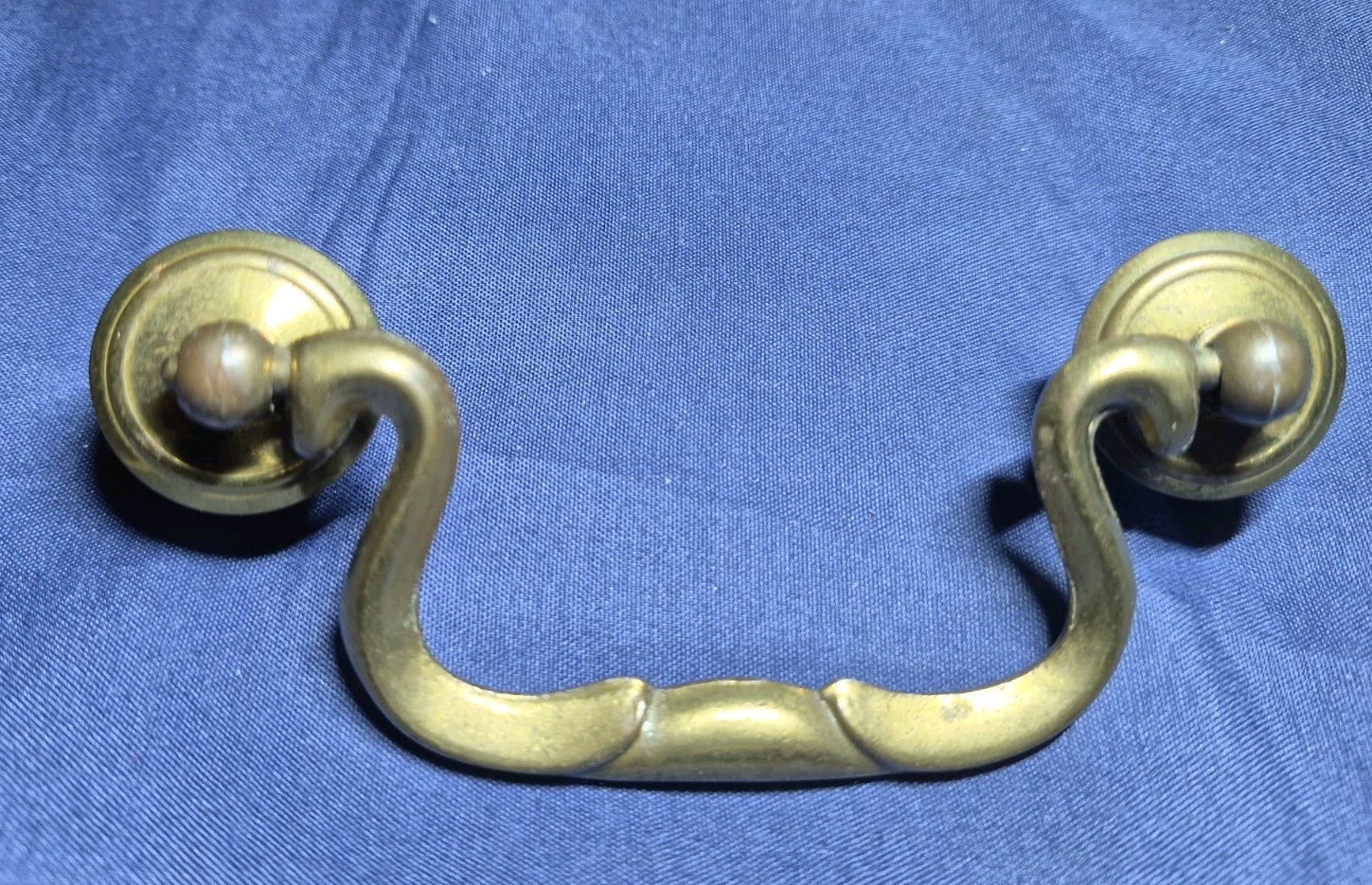 Vtg Bail Drop Pull Handle CB-1844 W/ Mounts And Screws Dark Aged Brass 3-7/8″