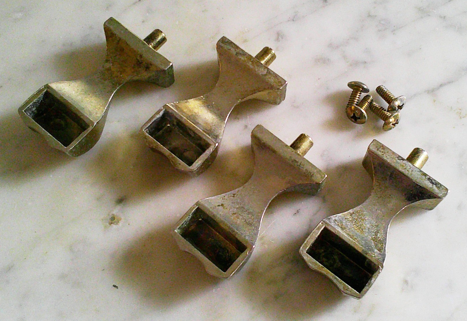 4 Drawer Pull Knobs 1 7/8″ Deep Rectangular Antique Feet look