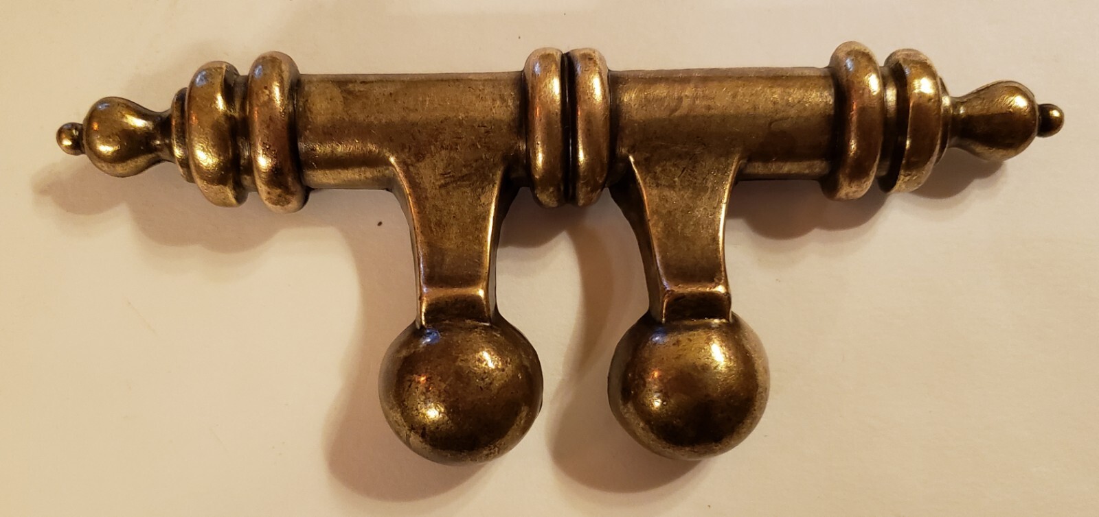 8 VTG Belwith Spindle Brass Drawer Pulls w/ Finger Cups 4″ Post Mounts 6″Long