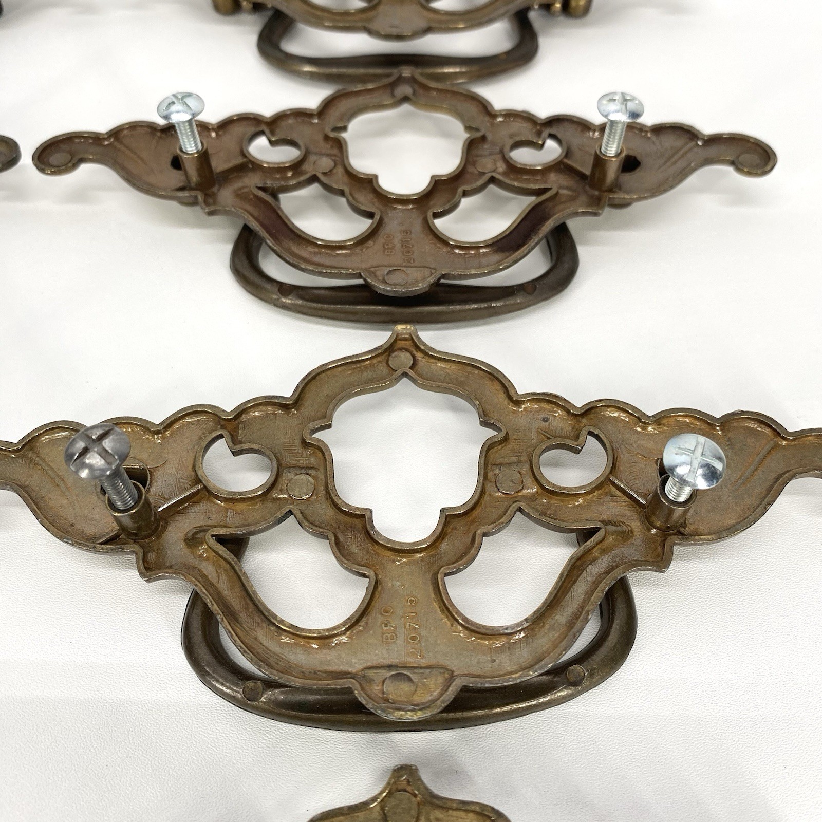 Vintage Antiqued Gold Pierced Bail Pull Drawer Handle Set Of 10 Scalloped