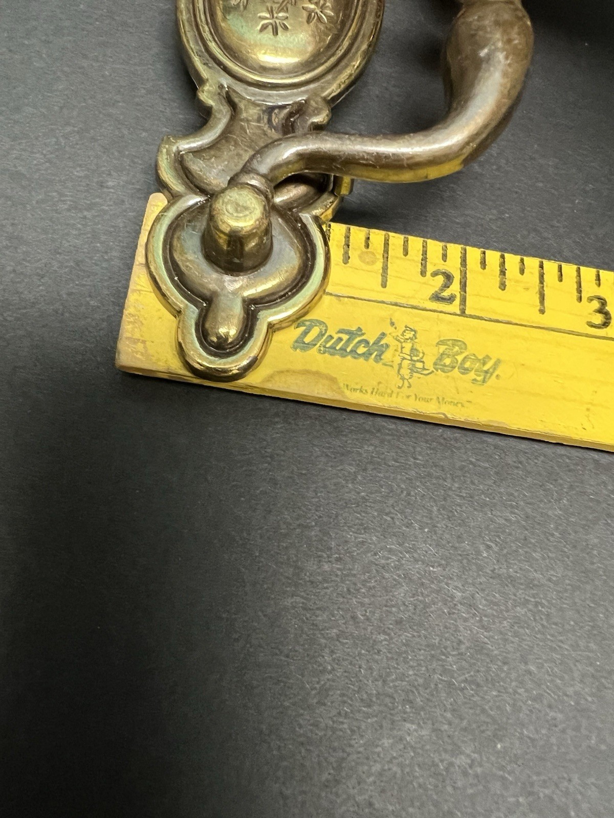 Lot (6) Vintage Bail Pull Features An Ornate Oval Backplate With Floral Design
