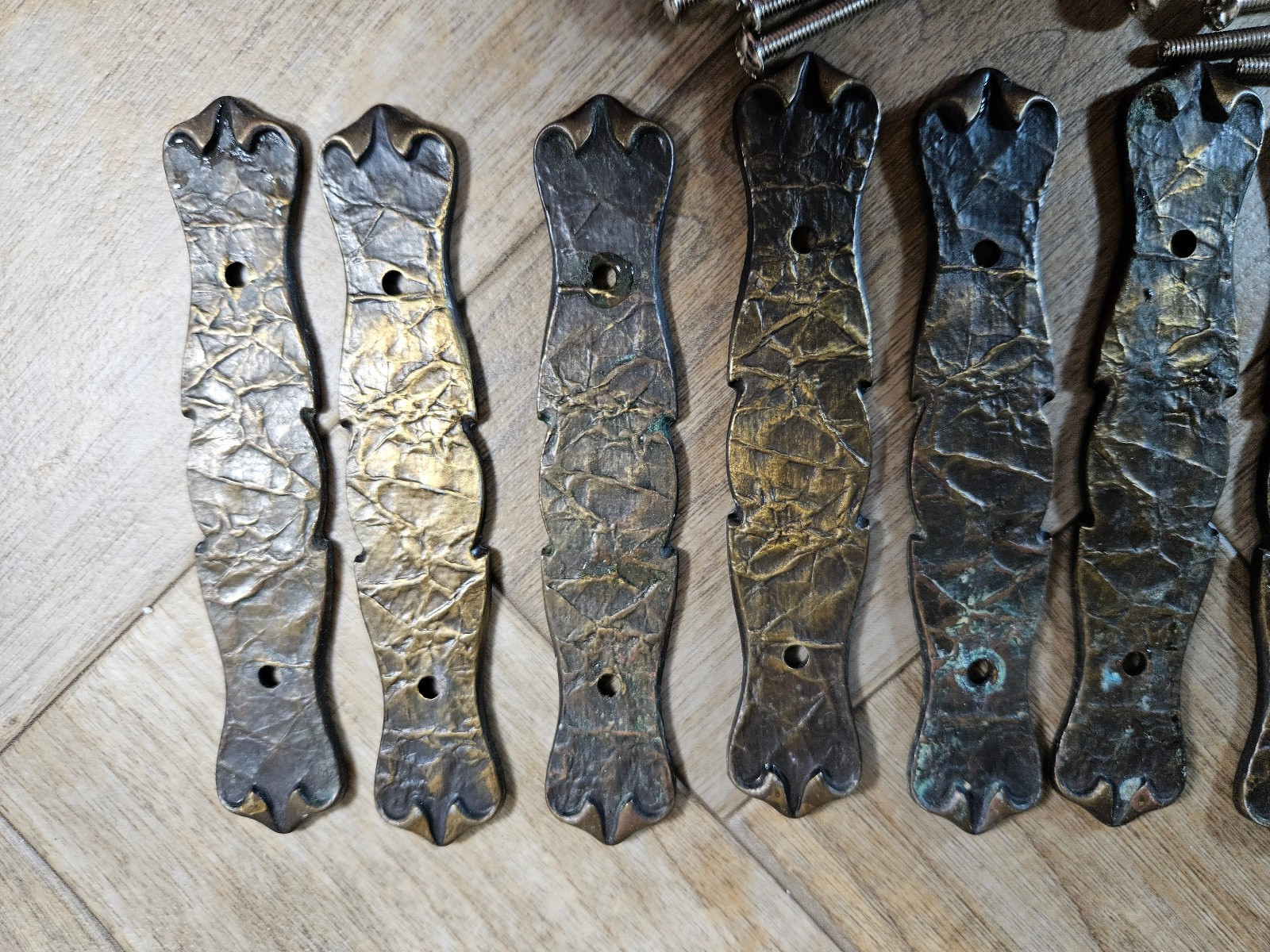 10 Vintage Brass 1977 Amerock Carriage House Drawer Pulls W/ Backplates – Patina