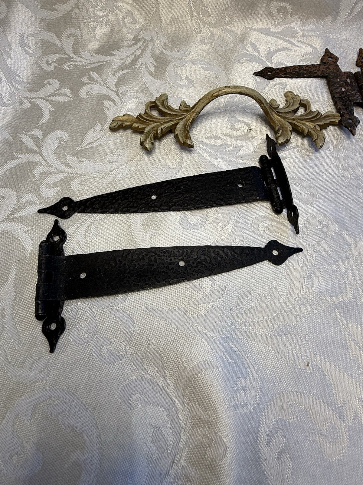 LOT OF MISCELLANEOUS HARDWARE. Drawer Pulls, Hinges, Keys