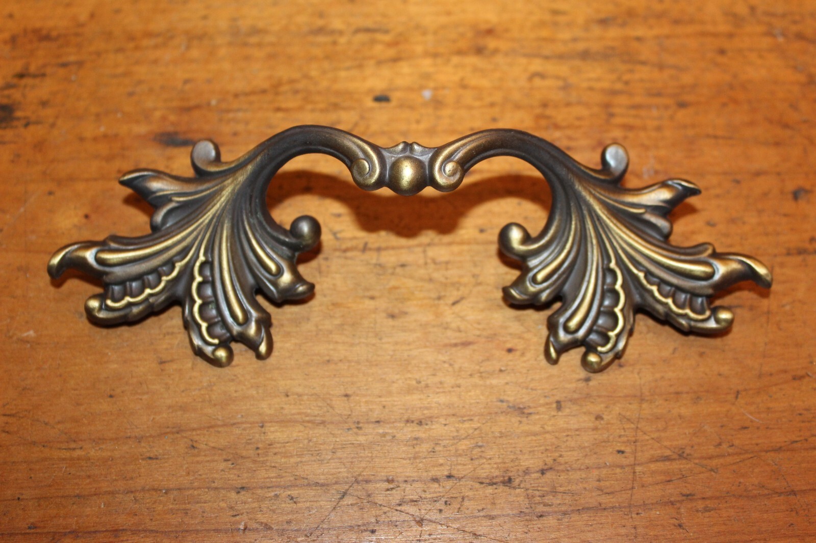 NOS Amerock Ornate French Provincial Drawer Pull in Antique Brass Finish GG-5