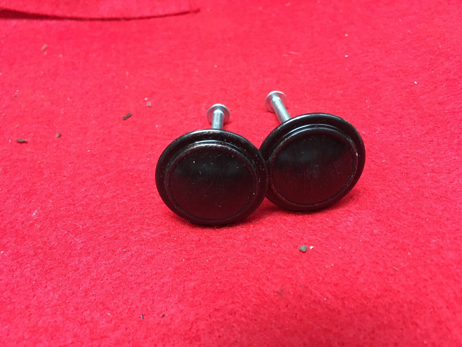 2 Metal Drawer Pulls