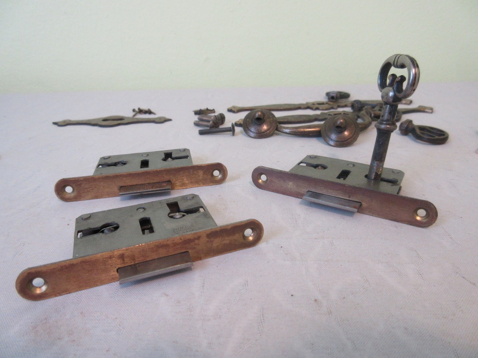 Vintage Mixed Lot Cabinets Furniture Drawer Chest Pulls Handles Locks Key Parts