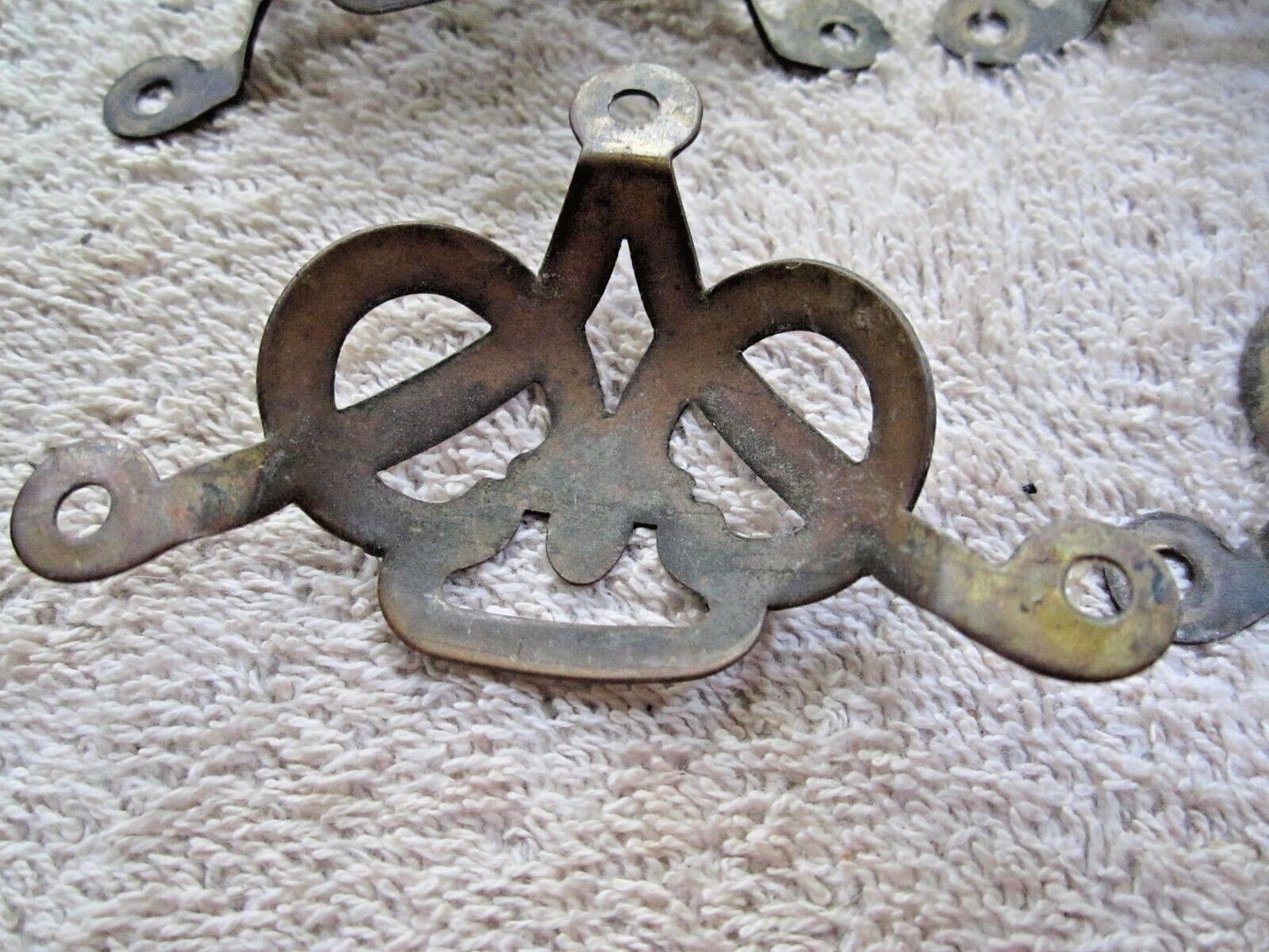 4 ANTIQUE VINTAGE UNIQUE MATCHING FINGER BRASS DRAWER PULLS