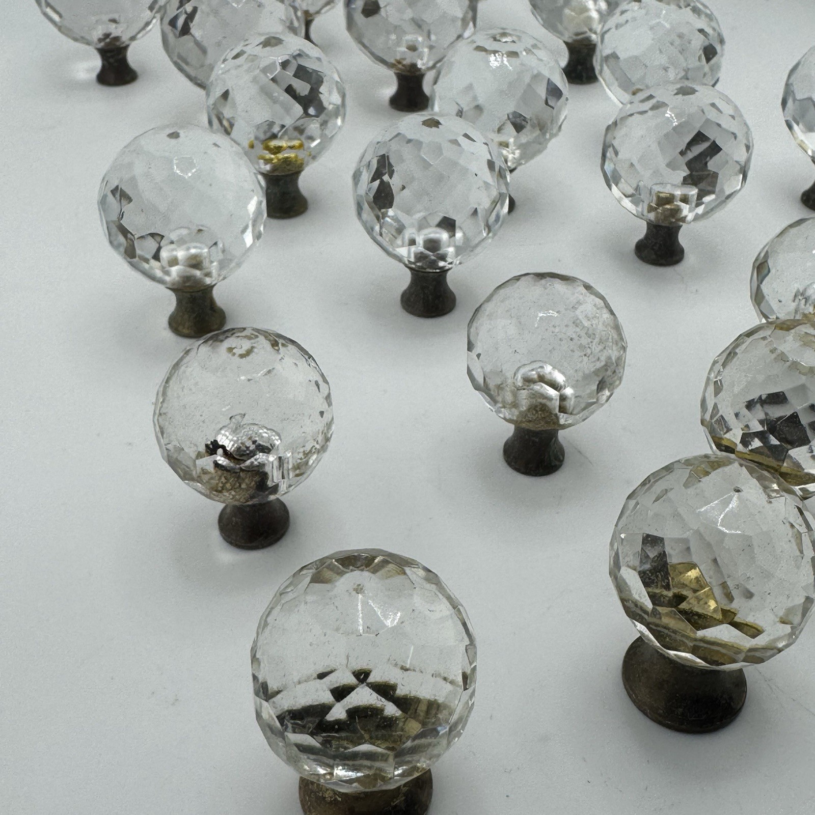 Lot 23 VTG 1930’s Faceted Glass Crystal Drawer Pulls Brass Cabinet Knobs 3 Sizes