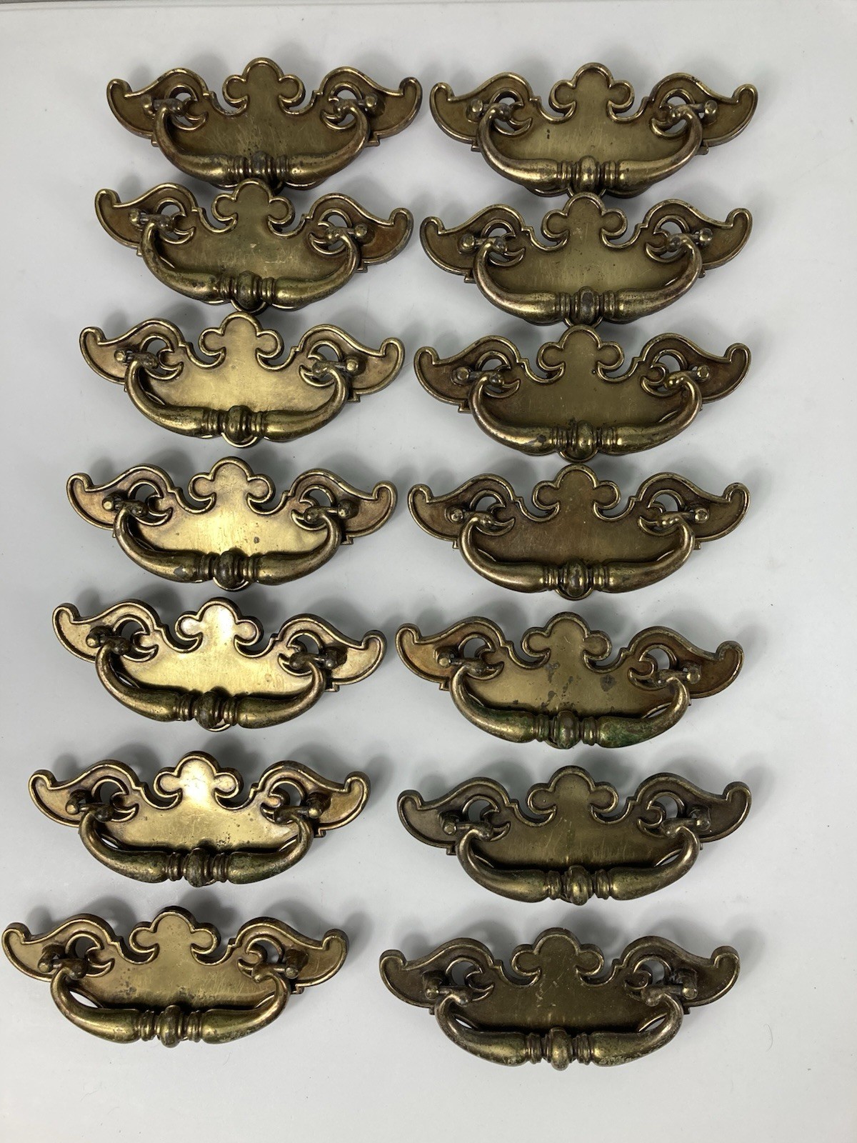 Vtg Reclaimed Brass Chippendale Batwing Bail Drawer Pulls Set Of 14 Patina