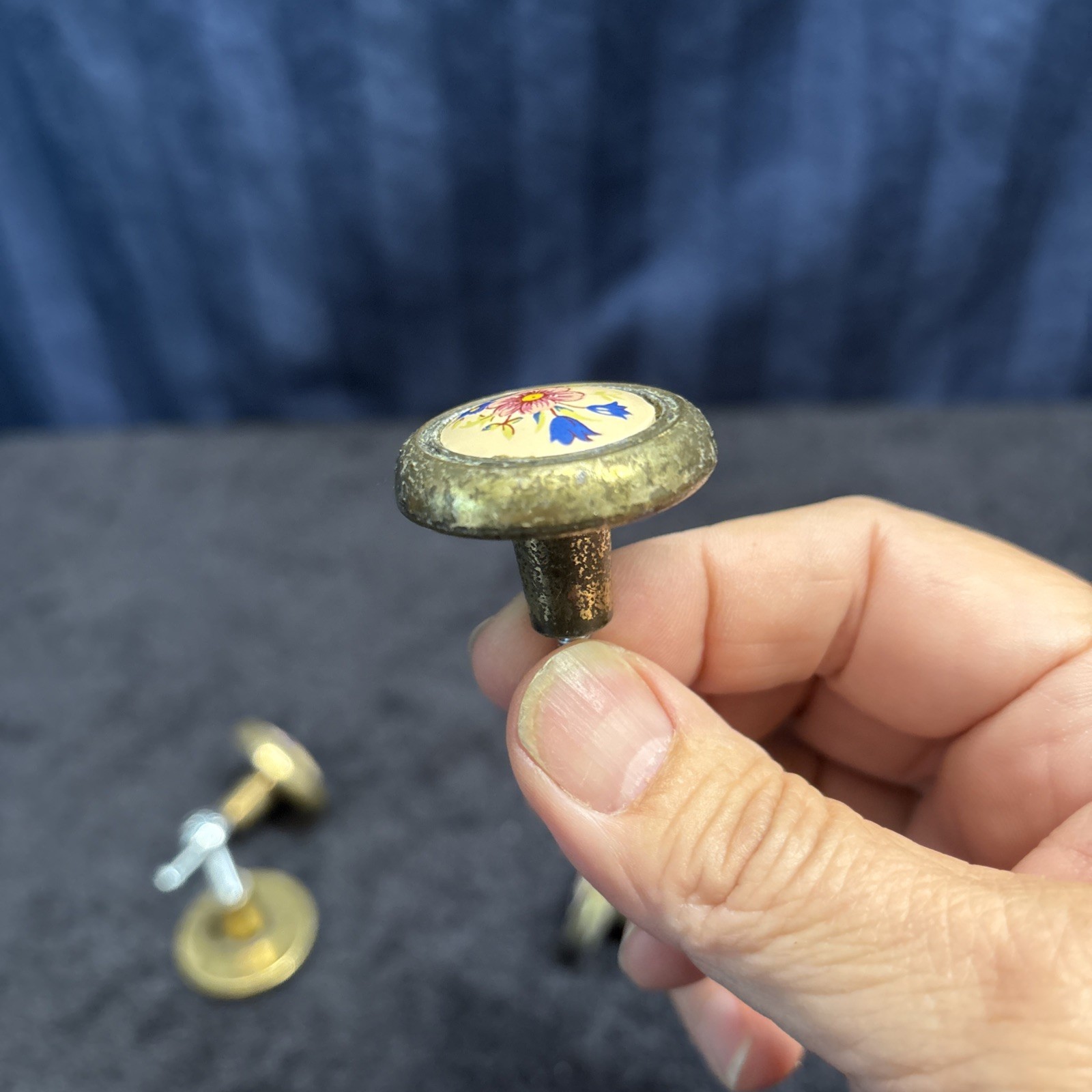 Lot of 4 Brass and Porcelain Blue/Pink Flower Drawer Pulls Door Knobs R7