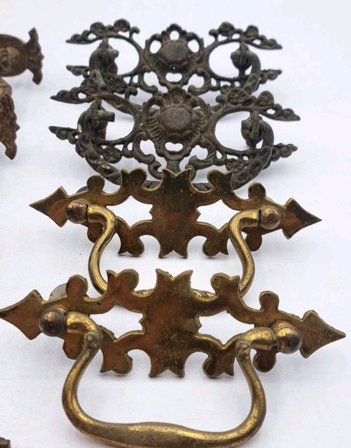 Lot of Mixed Antique/Vintage Hardware Furniture Drawer Pulls Handles Metal Brass