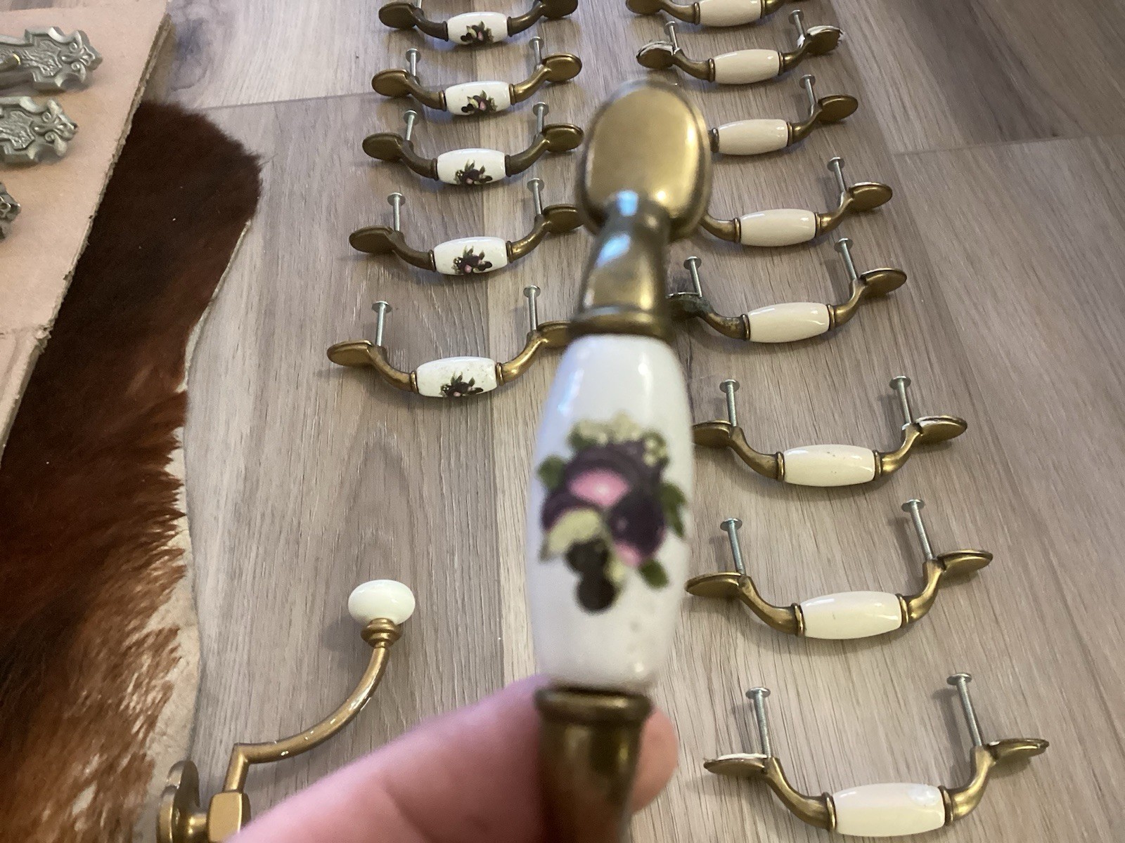 Drawer And Cabinet Door Pulls Handles Vintage