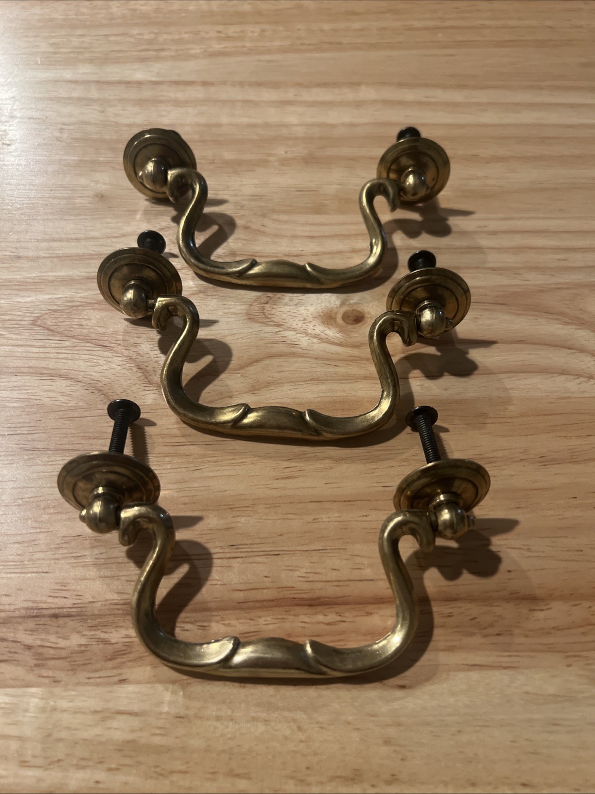 3 Vtg Bail Drop Pull Handle CB-1844 W/ Mounts And Screws Made Of Brass 3-7/8″