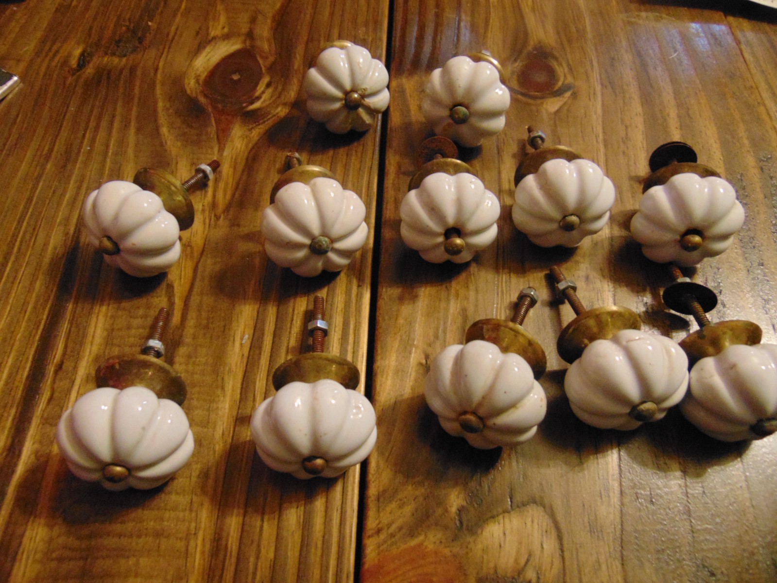 Antique Vintage White Drawer Or Cabinet Knobs Scalloped, Shell Shaped Set Of 12