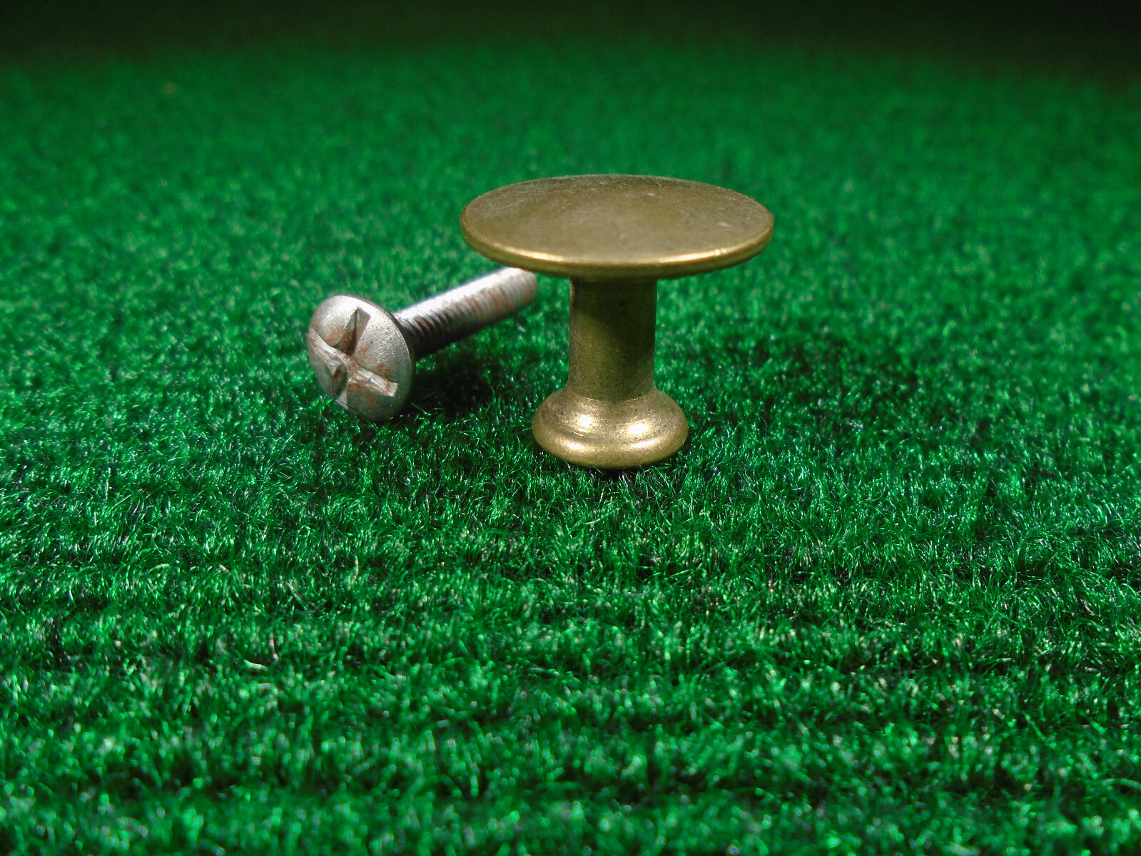 SMALL BRASS 3/4″ KNOBS: PERFECT FOR BARRISTER CASE, PIANO KEYBOARDS, ETC (42020)