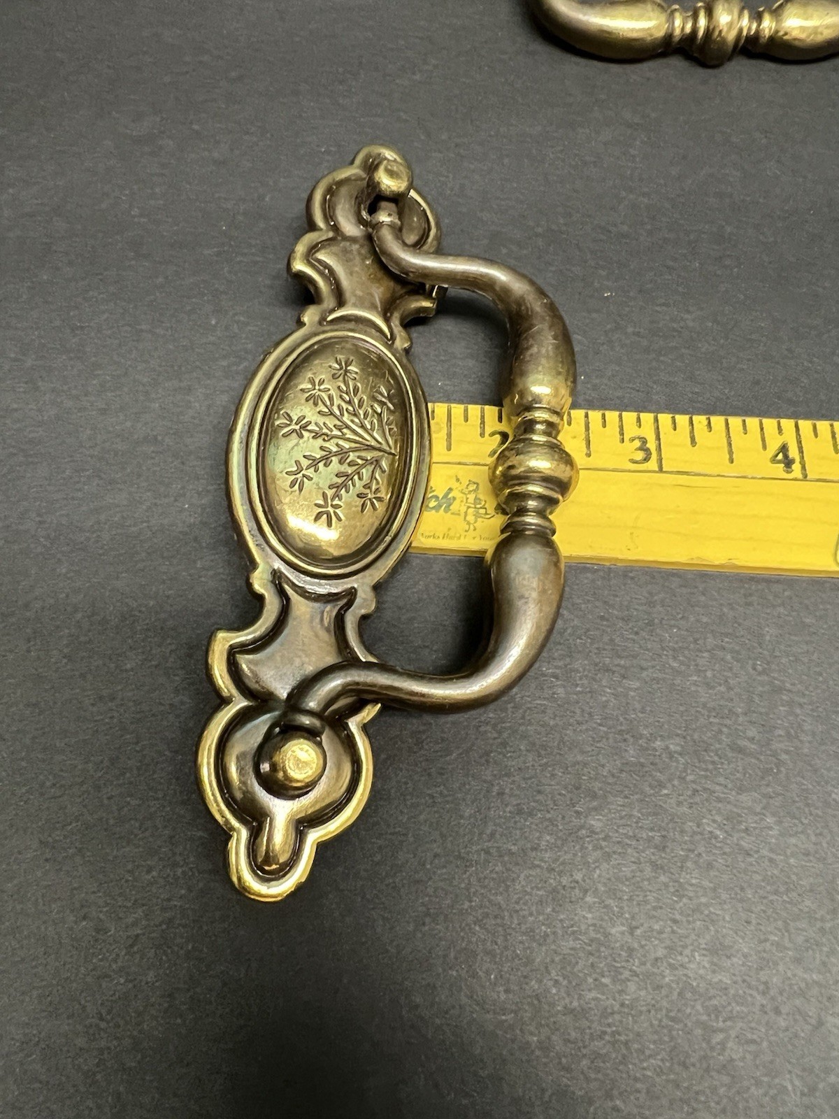 Lot (6) Vintage Bail Pull Features An Ornate Oval Backplate With Floral Design