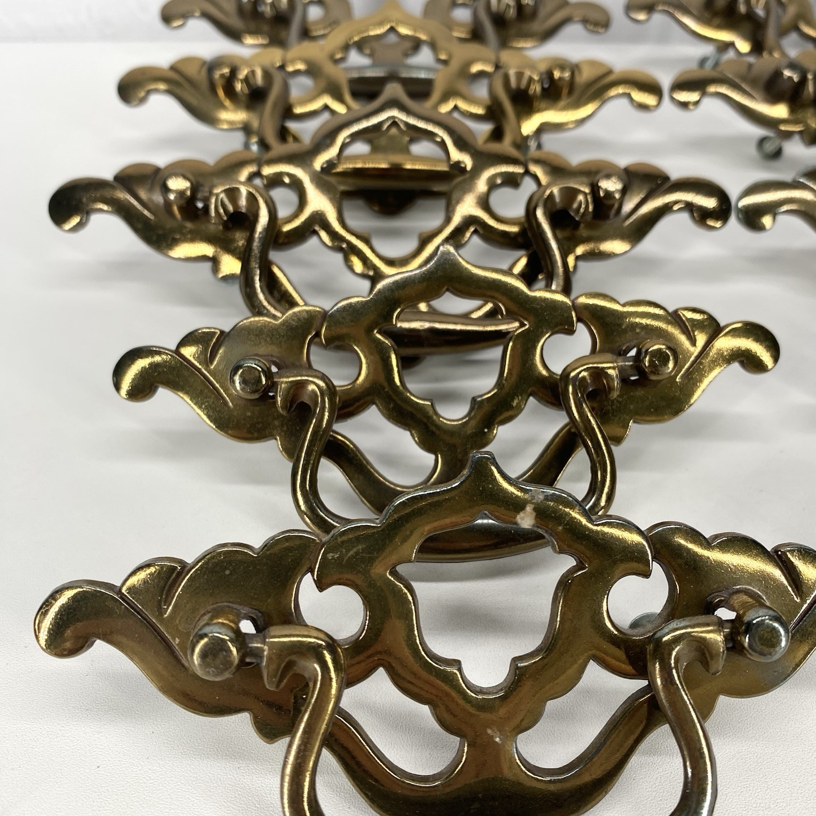 Vintage Antiqued Gold Pierced Bail Pull Drawer Handle Set Of 10 Scalloped