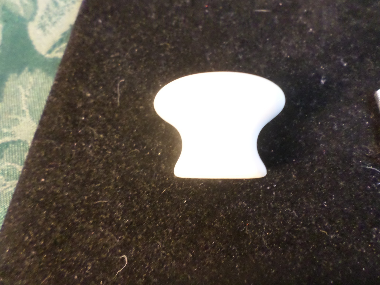 8pc Mid-Century Round White Porcelain Drawer Pulls w/Screws