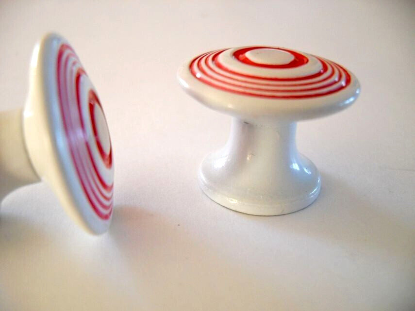 One Vintage Nos White Enamel Metal Drawer / Cabinet Knob Red Concentric Circles
