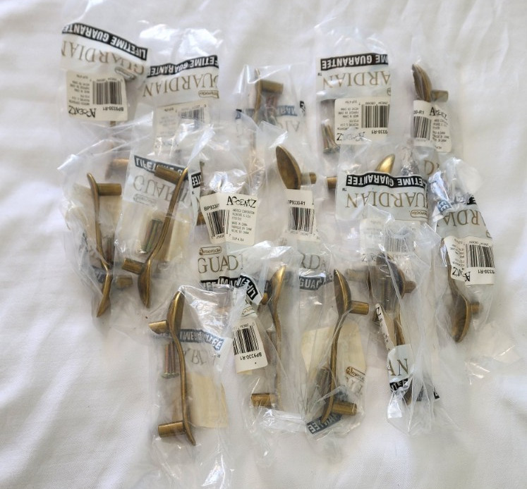 Amerock Guardian Brass Drawer Handles Pulls Spoon Shaped Lot of 15 NIP