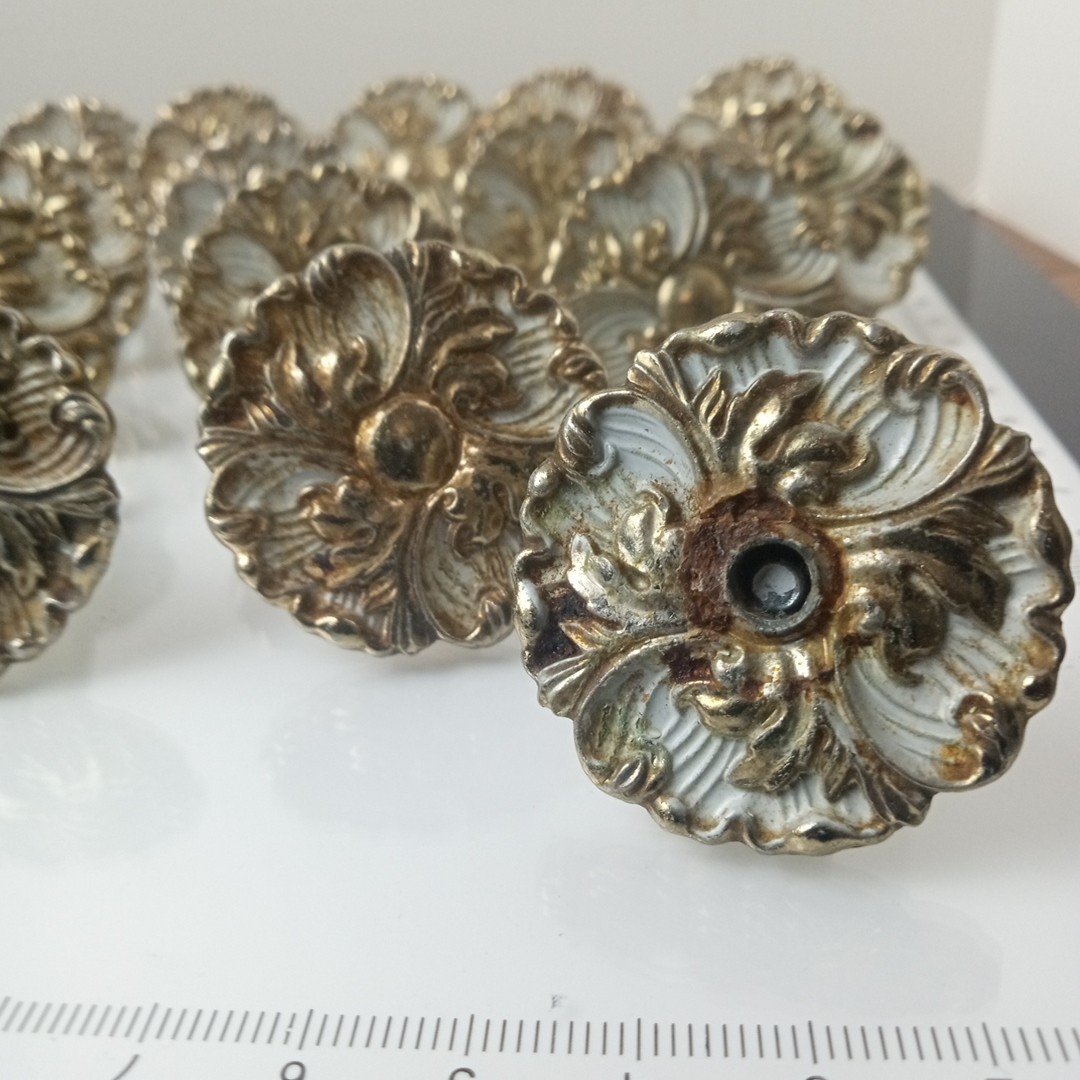 28 Rococo Art Nouveau Regency style gold tone furniture drawer Pulls Vtg Salvage