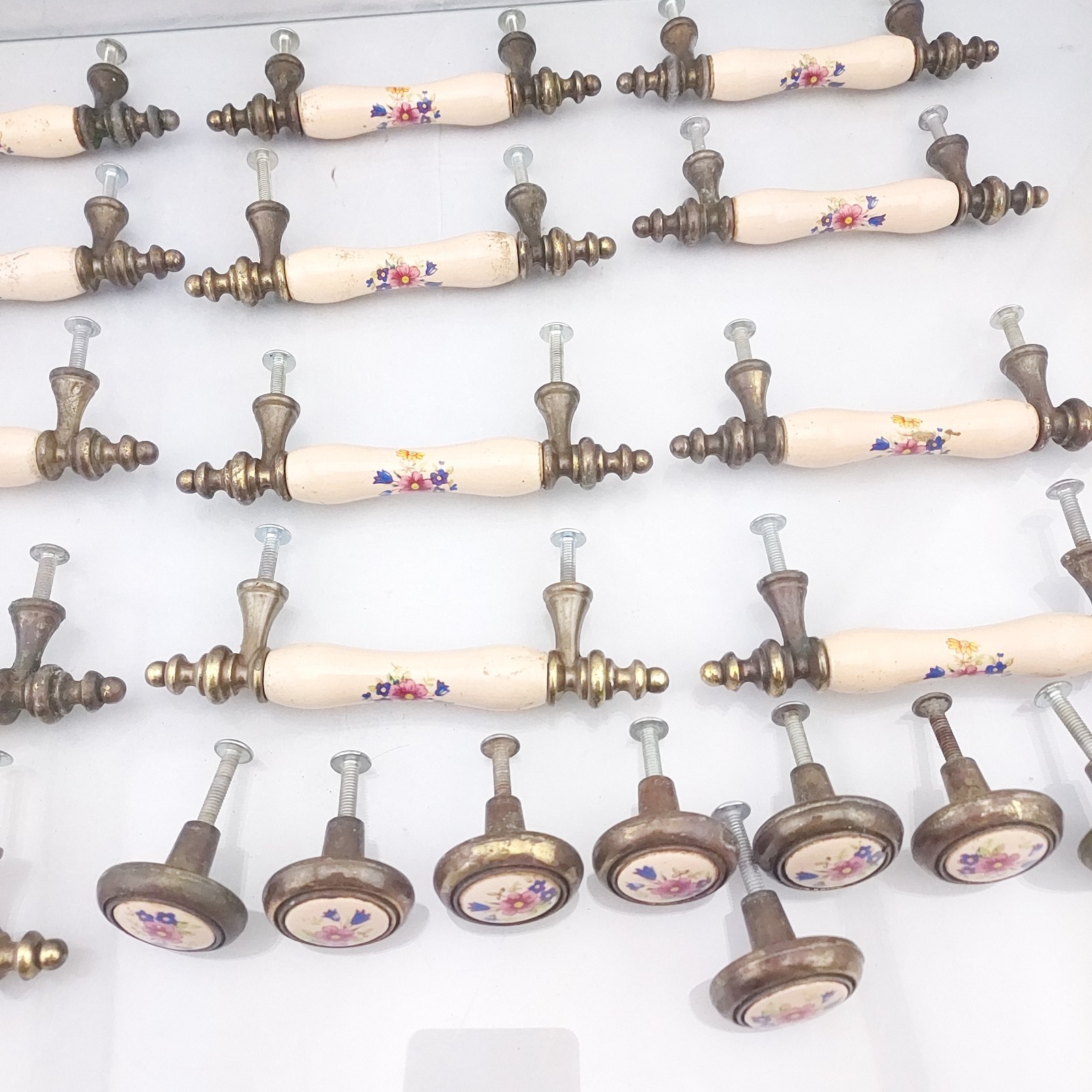 1960s Floral Beige Porcelain Brass End 3″ Drawer Pull Handle & Rounds Nat’l Lock