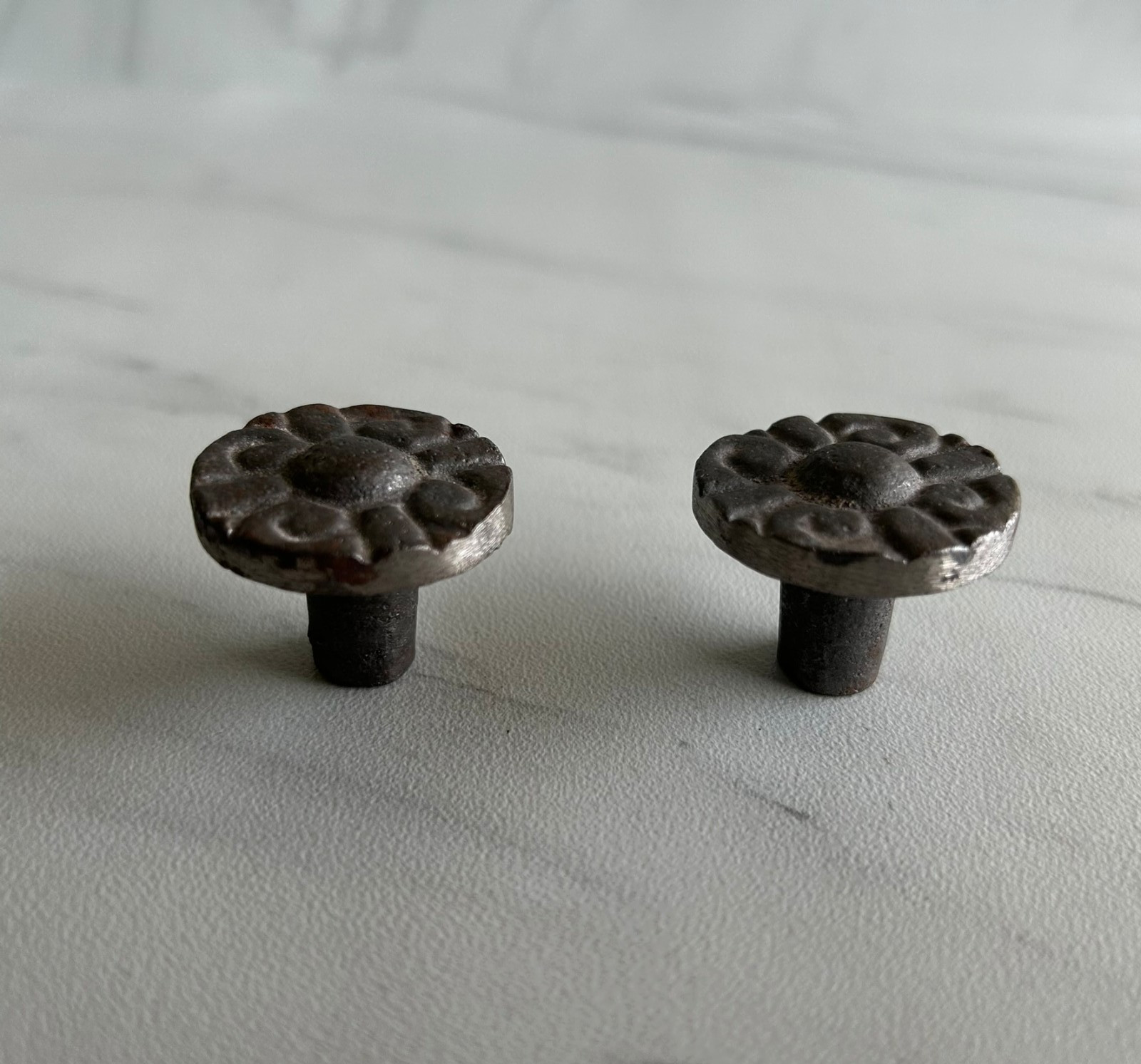 Vintage Cast Iron Victorian Cabinet Drawer Knob Pull Handles 2x