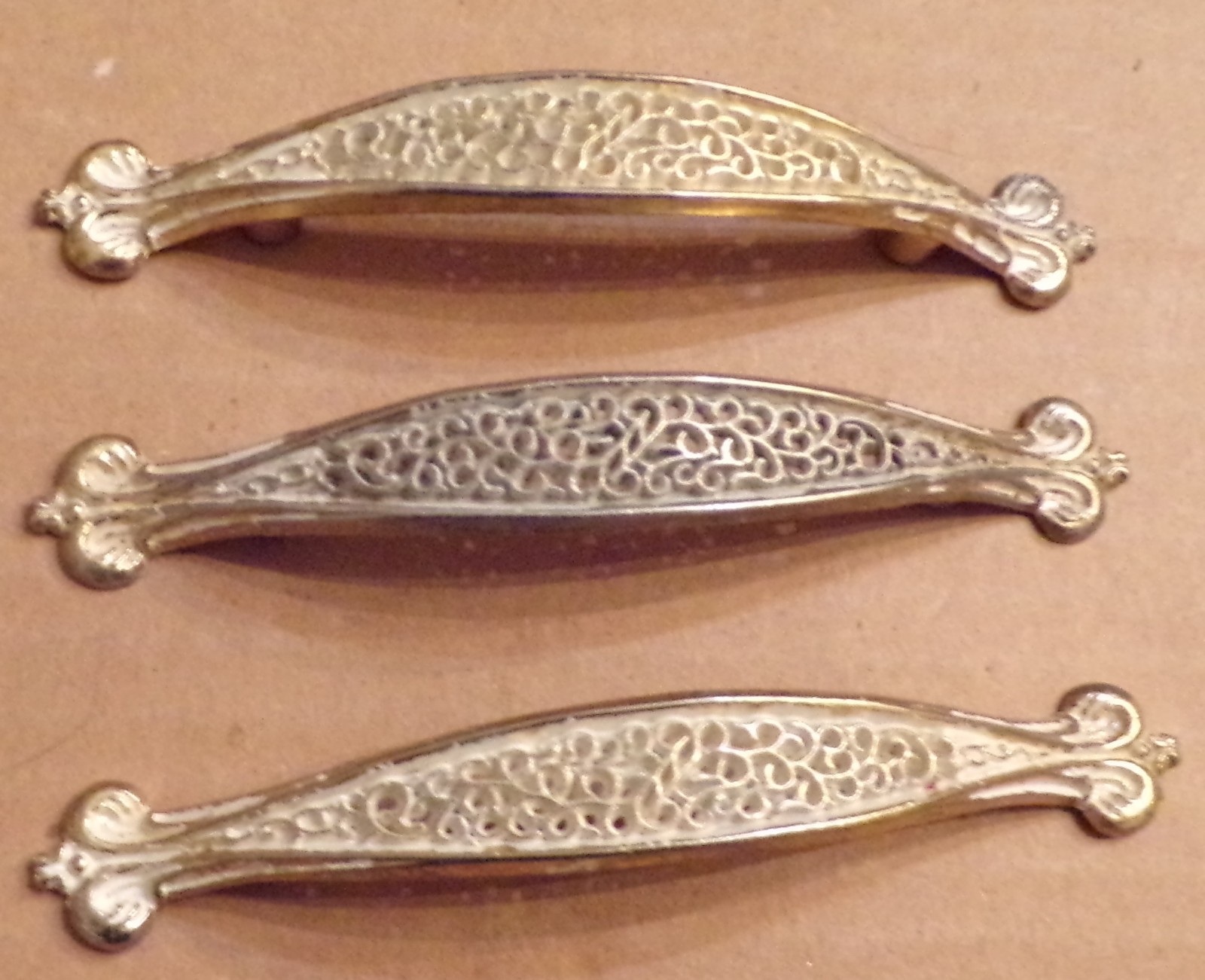 6 Vtg French Provincial Shabby Chic Drawer Pulls Gold/ Brass White