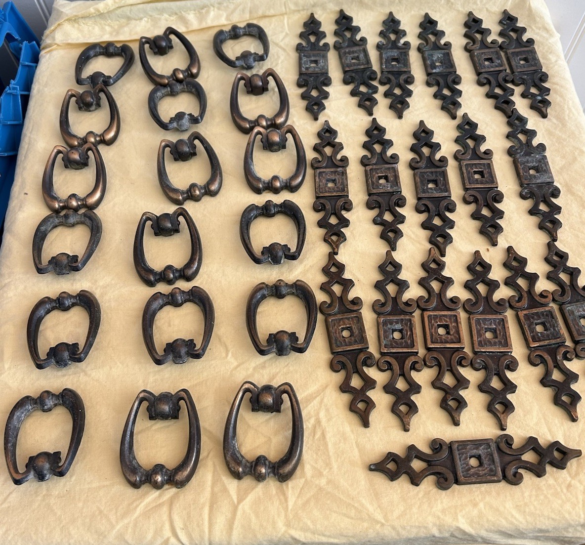 Vintage Amerock Madeira Antique English Furniture Ring Pull, Backplate Set Of 18