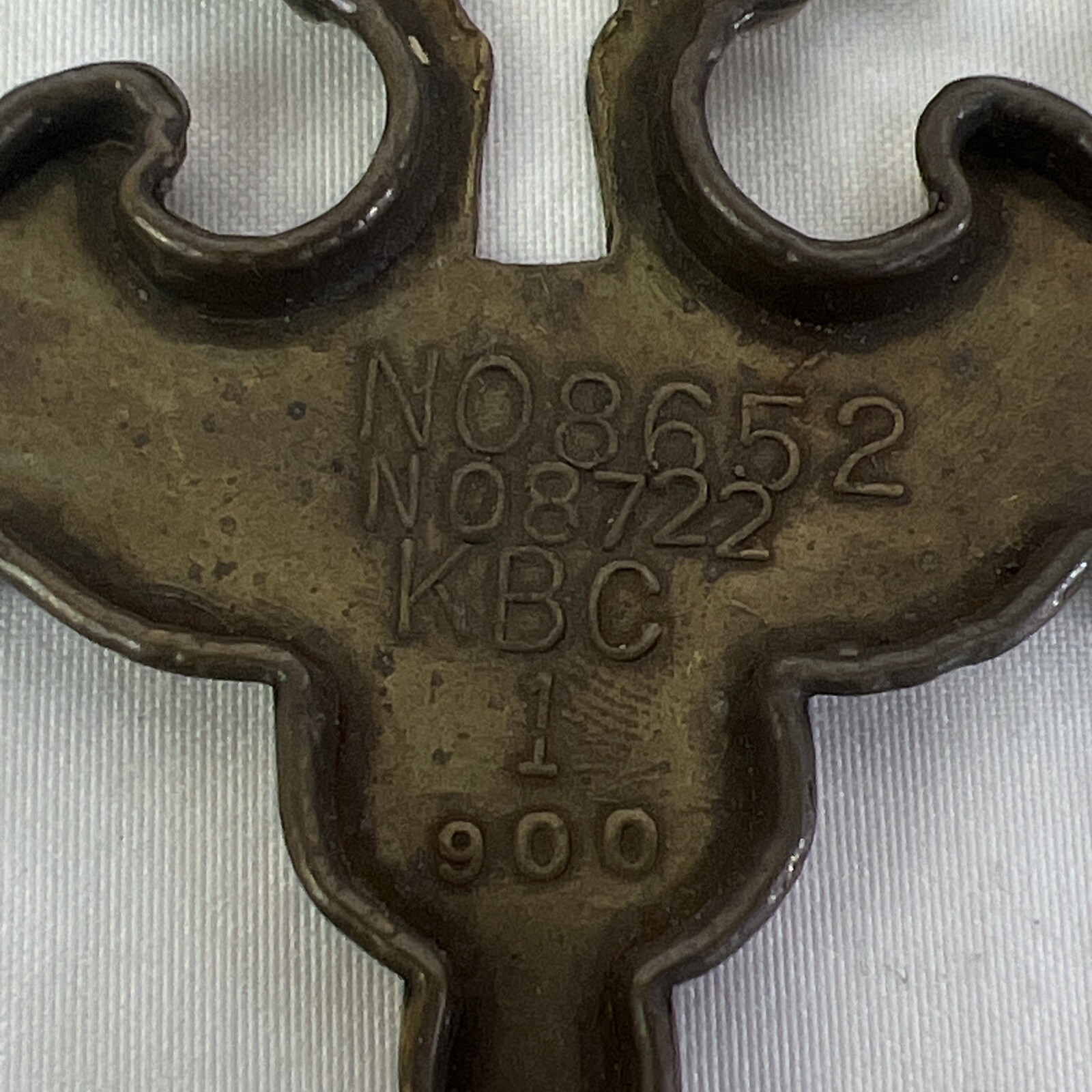 Vintage Keeler Brass Co KBC1 #8652 Brass Dresser Drop Pulls & Key Hole Lot Of 20