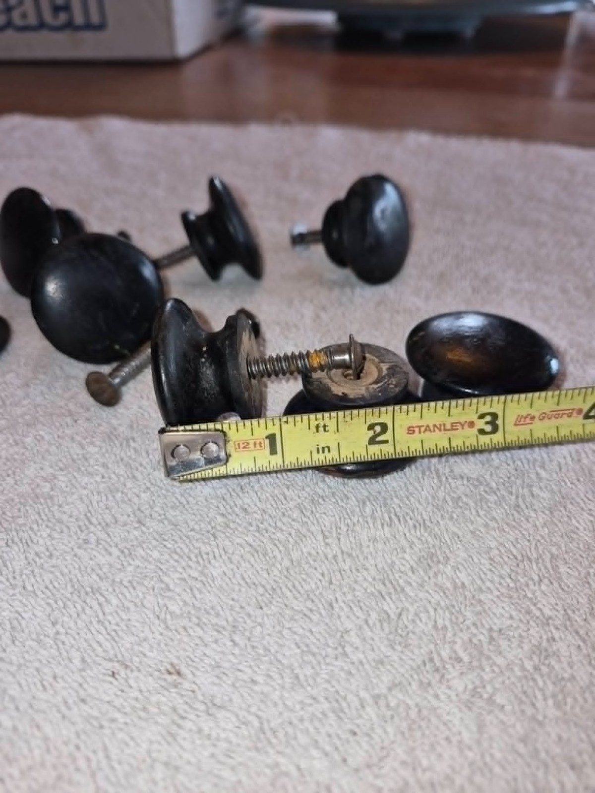 (10) ANTIQUE VINTAGE DRAWER PULLS WOOD 1 1/2″ ROUND WITH SCREWS MATCHED SET