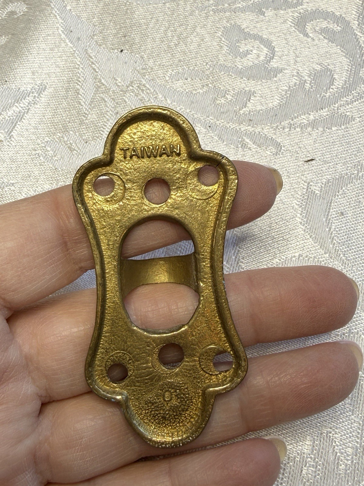 LOT OF MISCELLANEOUS HARDWARE. Drawer Pulls, Hinges, Keys