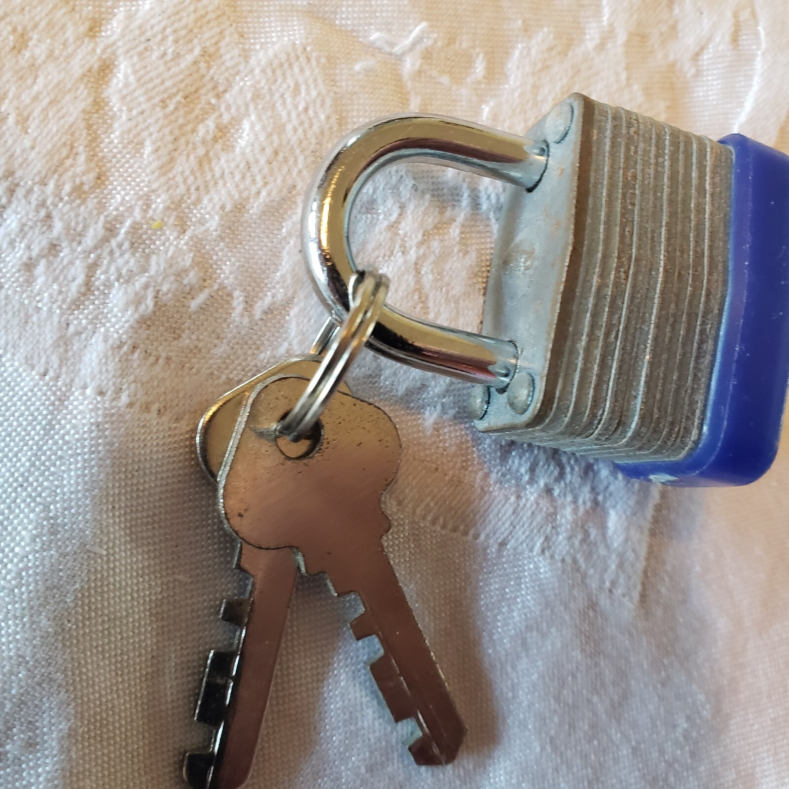 VTG Pad Lock 30mm with Two Keys Chrome 1.25″ Wide 1.75″ Tall Blue Edge