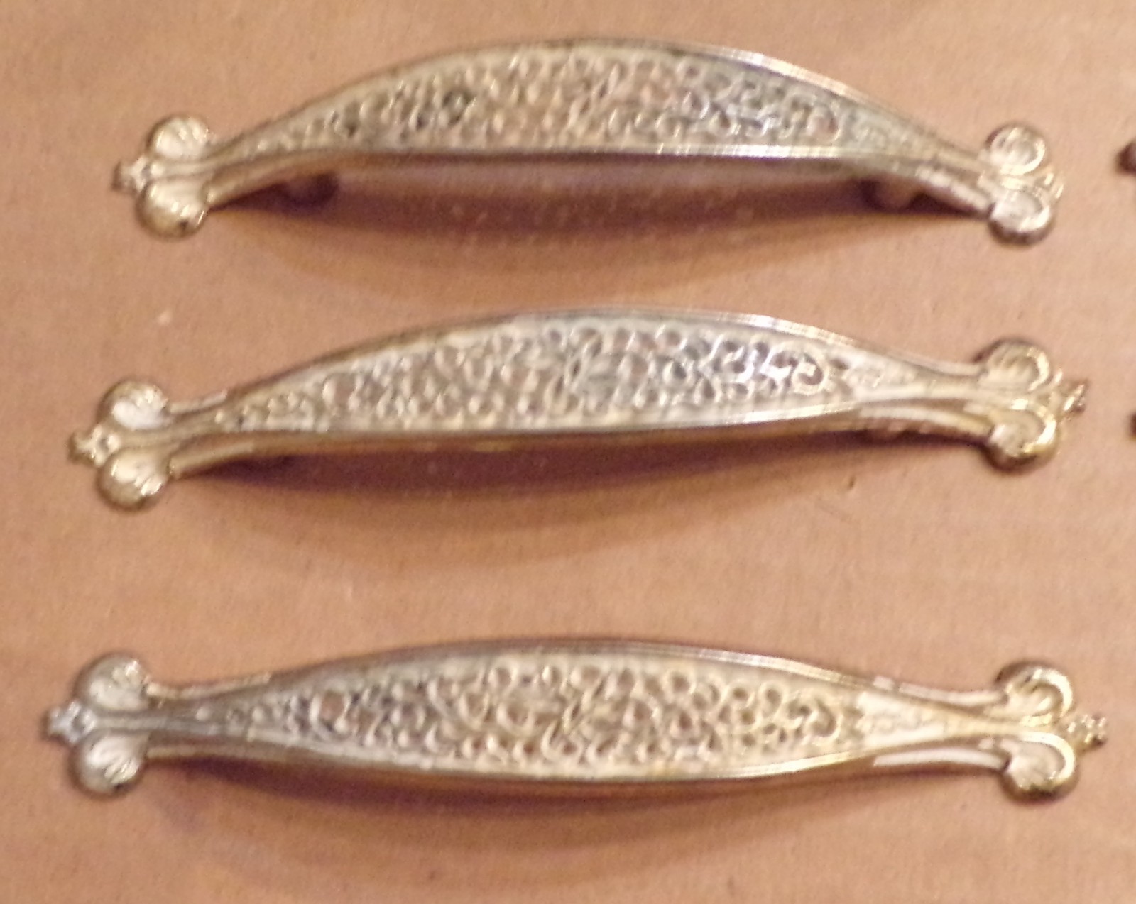 6 Vtg French Provincial Shabby Chic Drawer Pulls Gold/ Brass White
