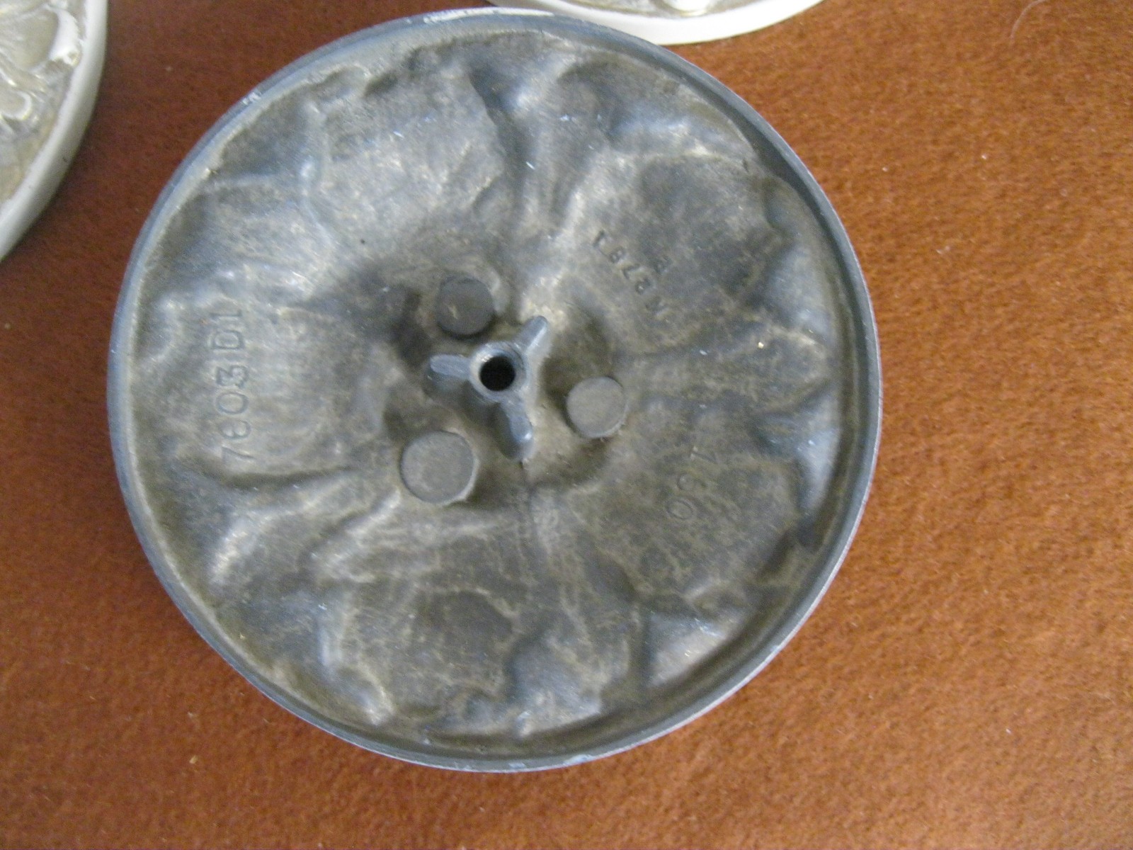 7 Round Ornate Leaf Detail N2781 ? Cap Cover Drawer Pull Handle 3.25″ Vintage