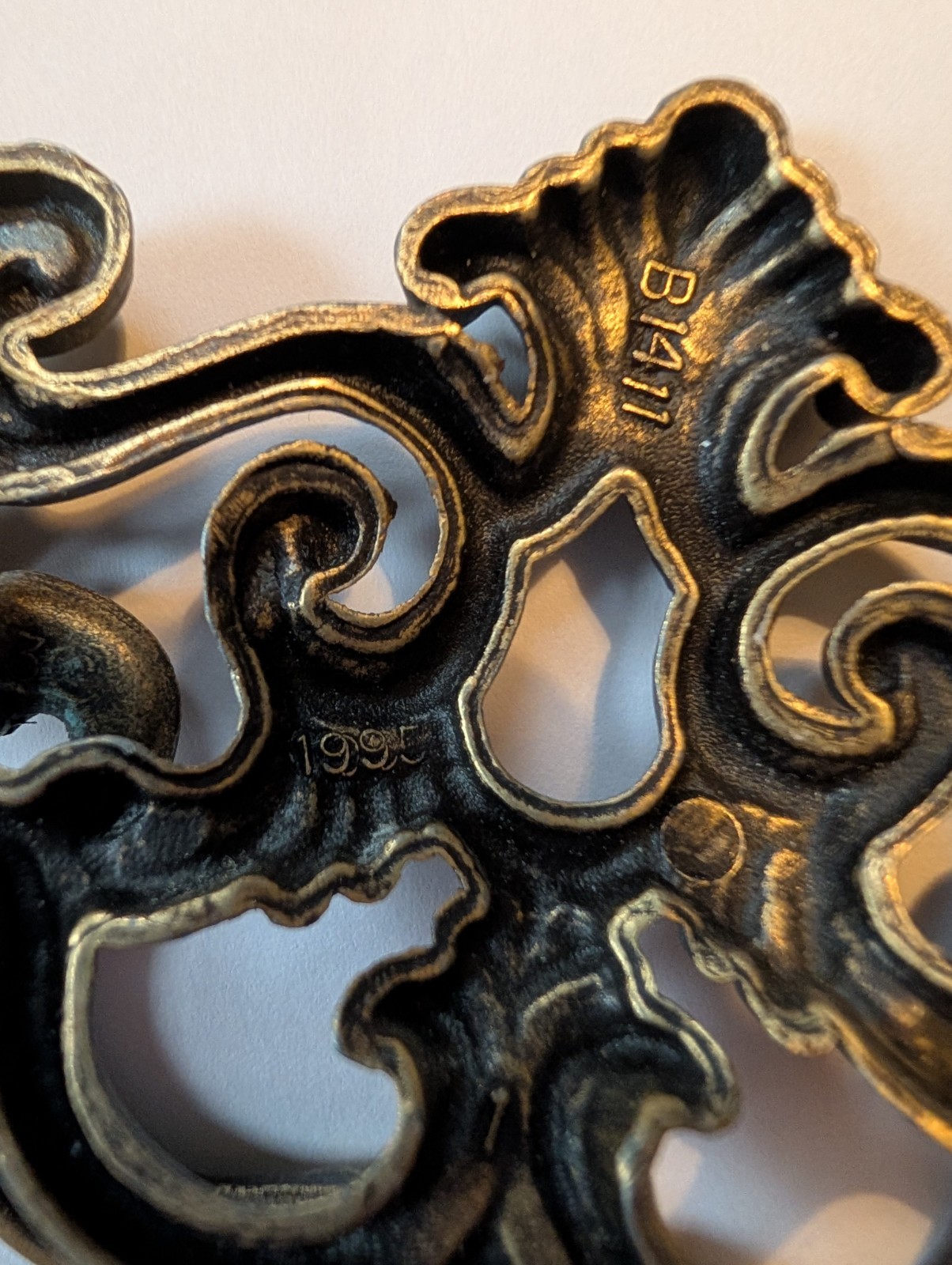 5 VTG BRASS 4″ DROP BAIL DRAWER PULLS 1995 WITH ⅝” SCREWS