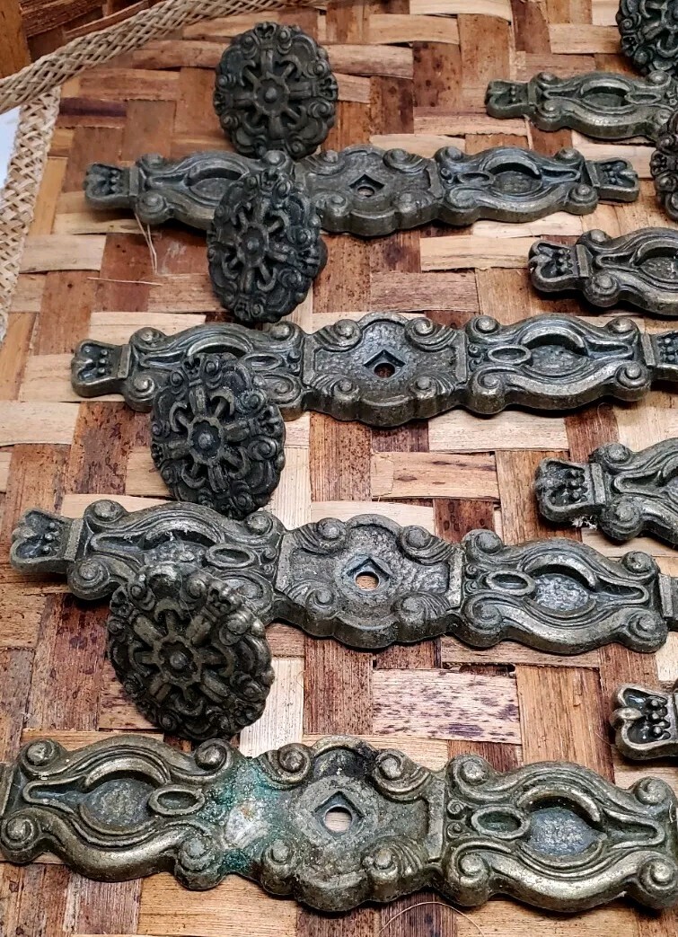 9 Sets Vintage Antique Brass HYER Ornate Cabinet Pulls w/ Back Plates 5¼” 18 Pc