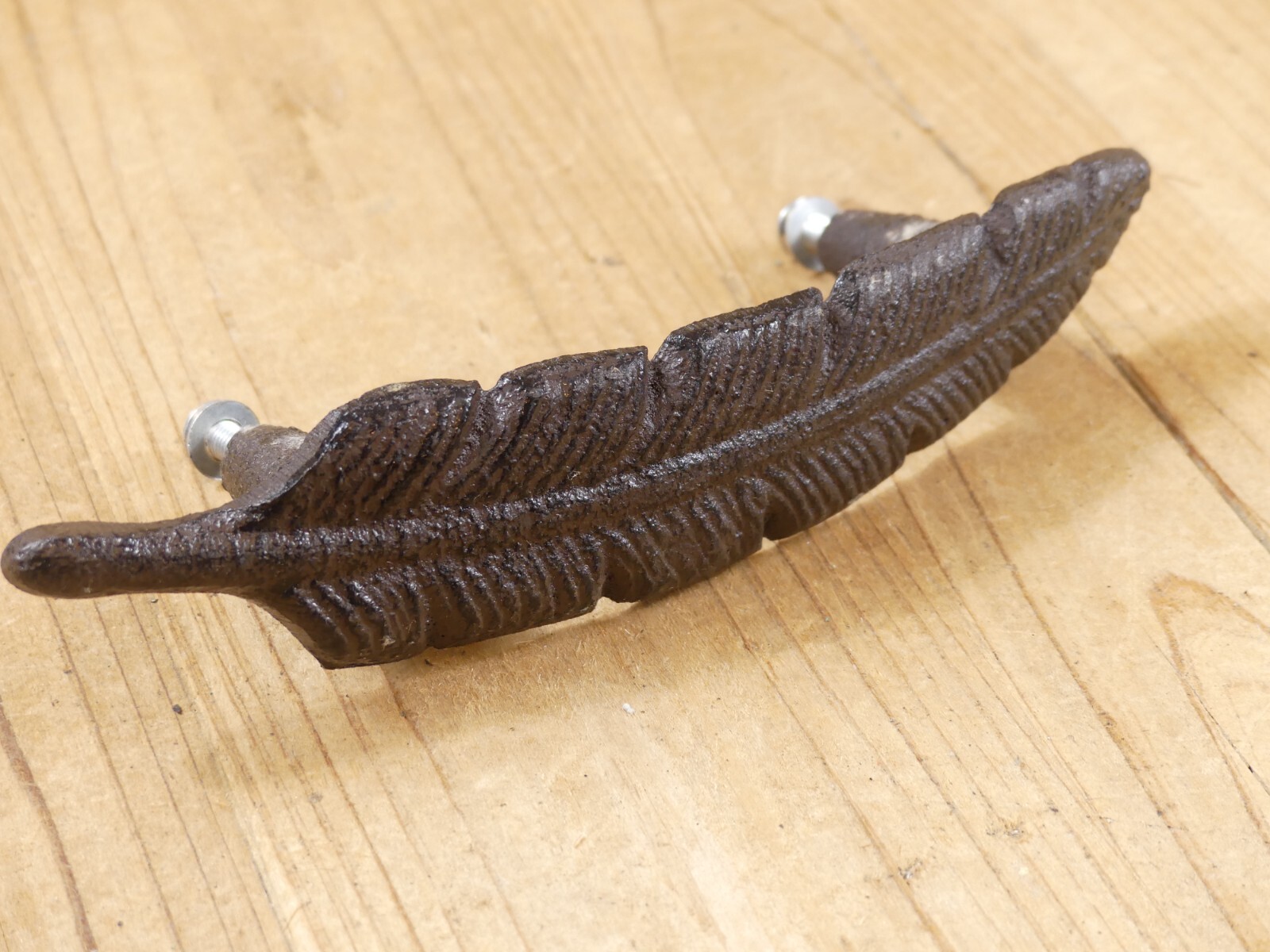 12 Drawer Pulls W/ Screws Handles Knobs Rustic Feather Cast Iron Dresser Kitchen
