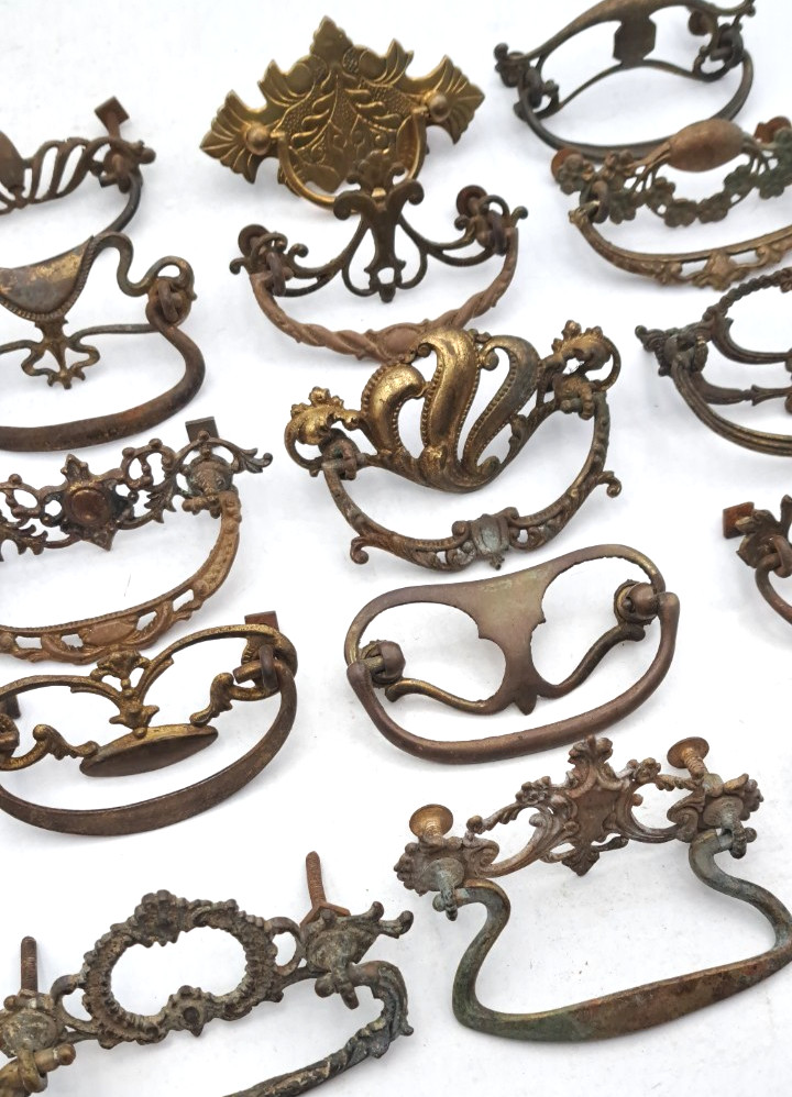 Lot of Mixed Antique/Vintage Hardware Furniture Drawer Pulls Handles Metal Brass
