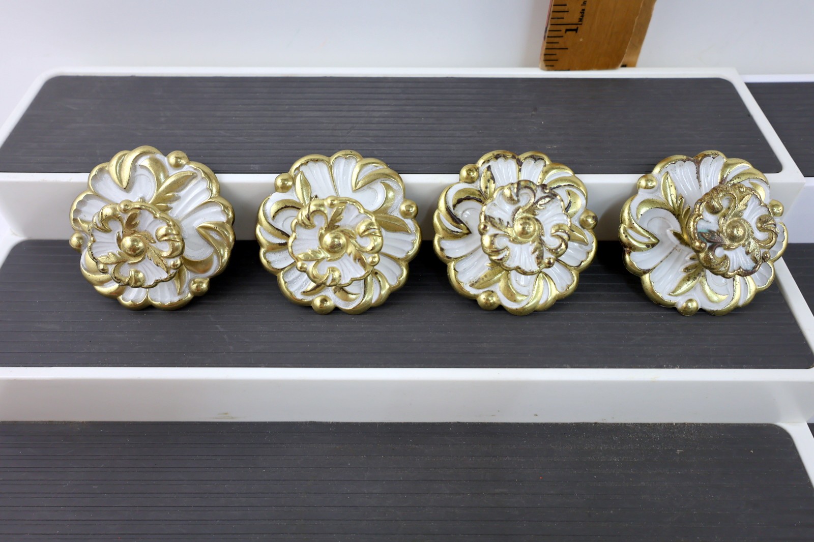 Lot x 4 Amerock Floral French Provincial Drawer Pull Knobs White/Brass Backplate