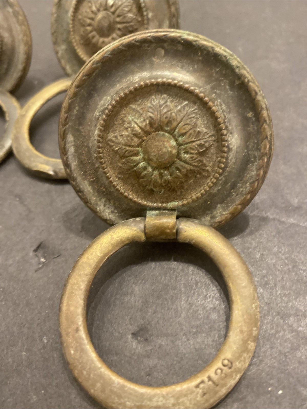Ave Home Traditional Rosette Ring Pull Brass Finish B5