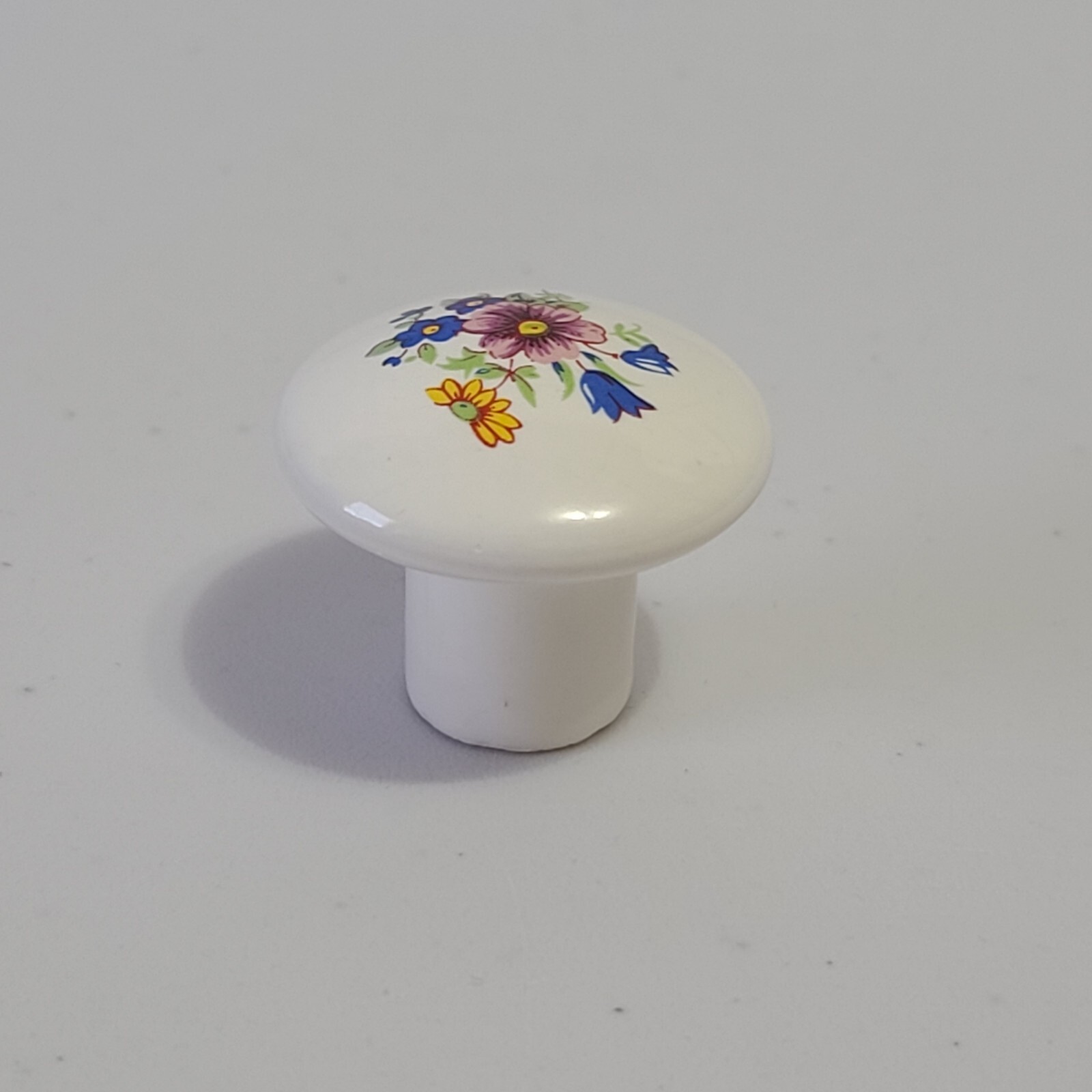 Vintage White Ceramic Floral Bouquet Round Drawer Pull 1 3/8″