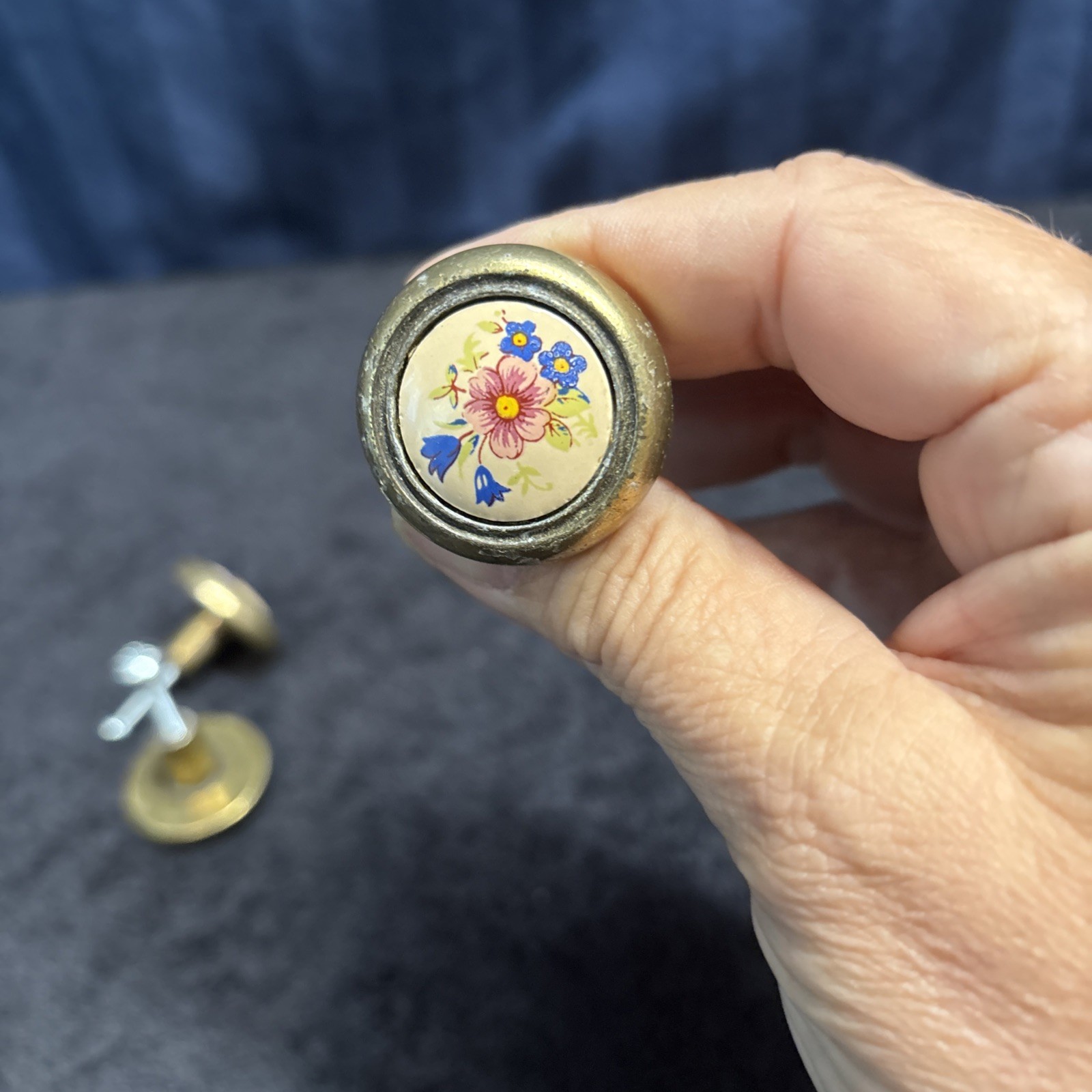 Lot of 4 Brass and Porcelain Blue/Pink Flower Drawer Pulls Door Knobs R7